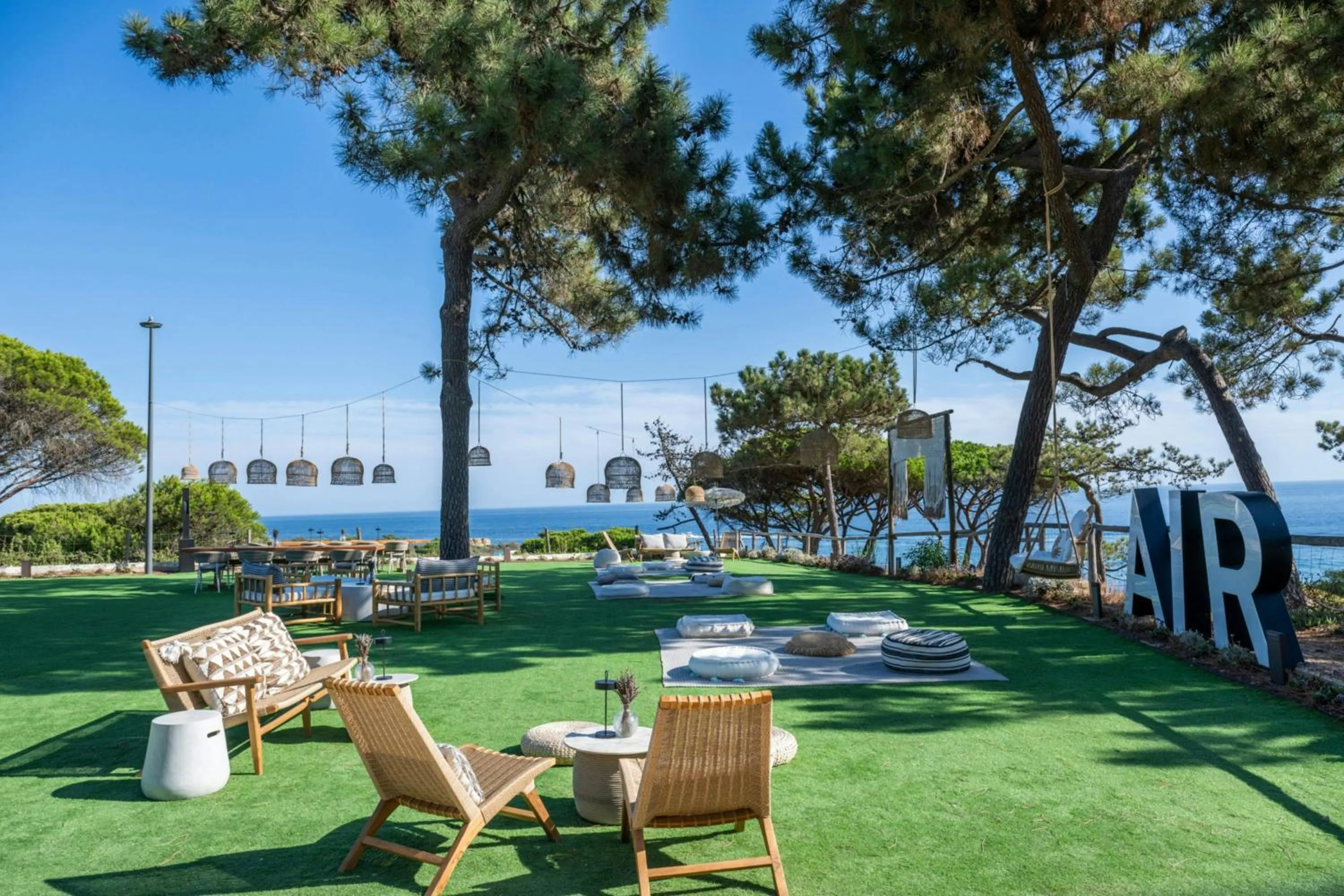 Restaurant/places to eat in W Algarve