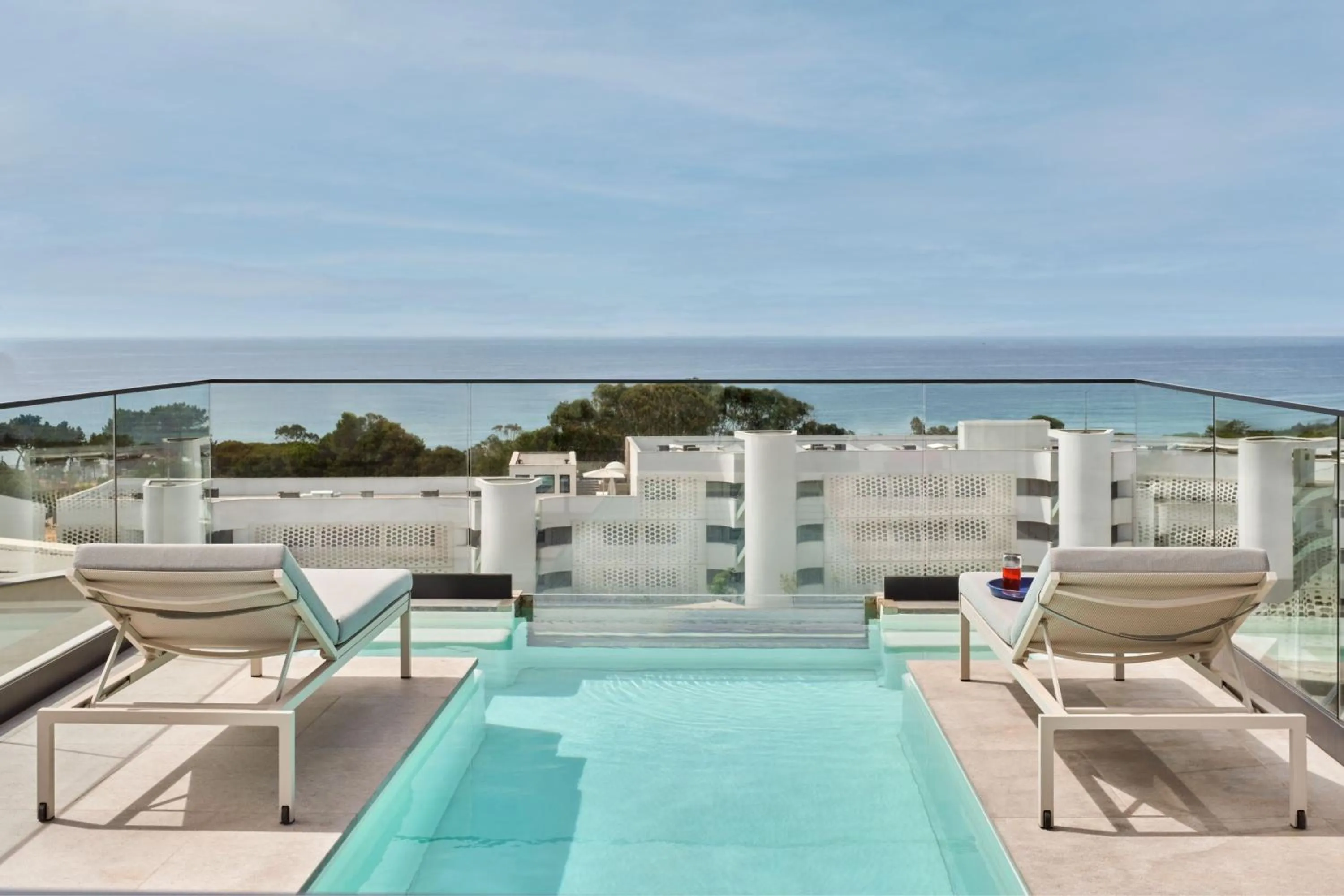 Photo of the whole room in W Algarve