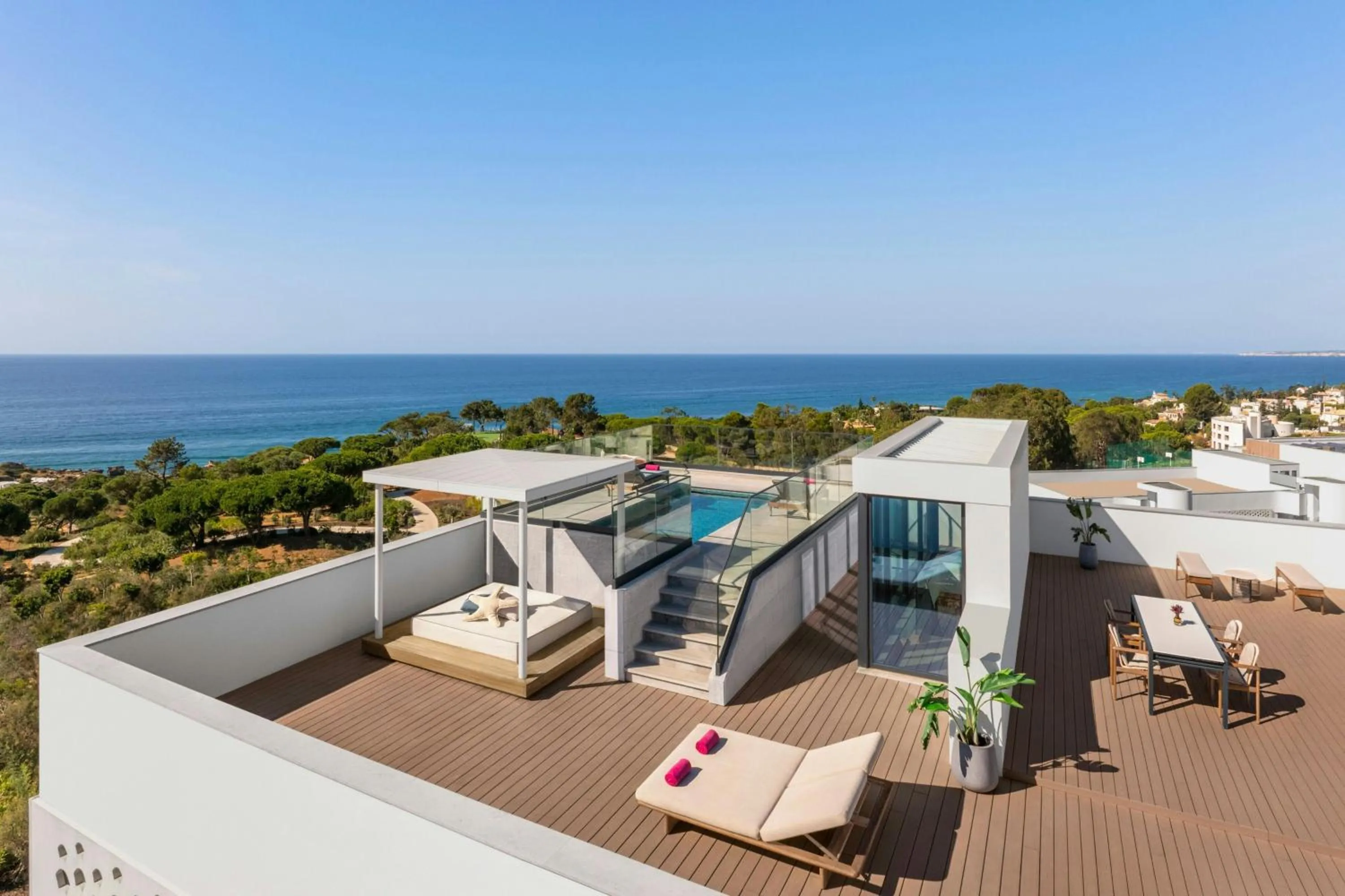 Photo of the whole room in W Algarve