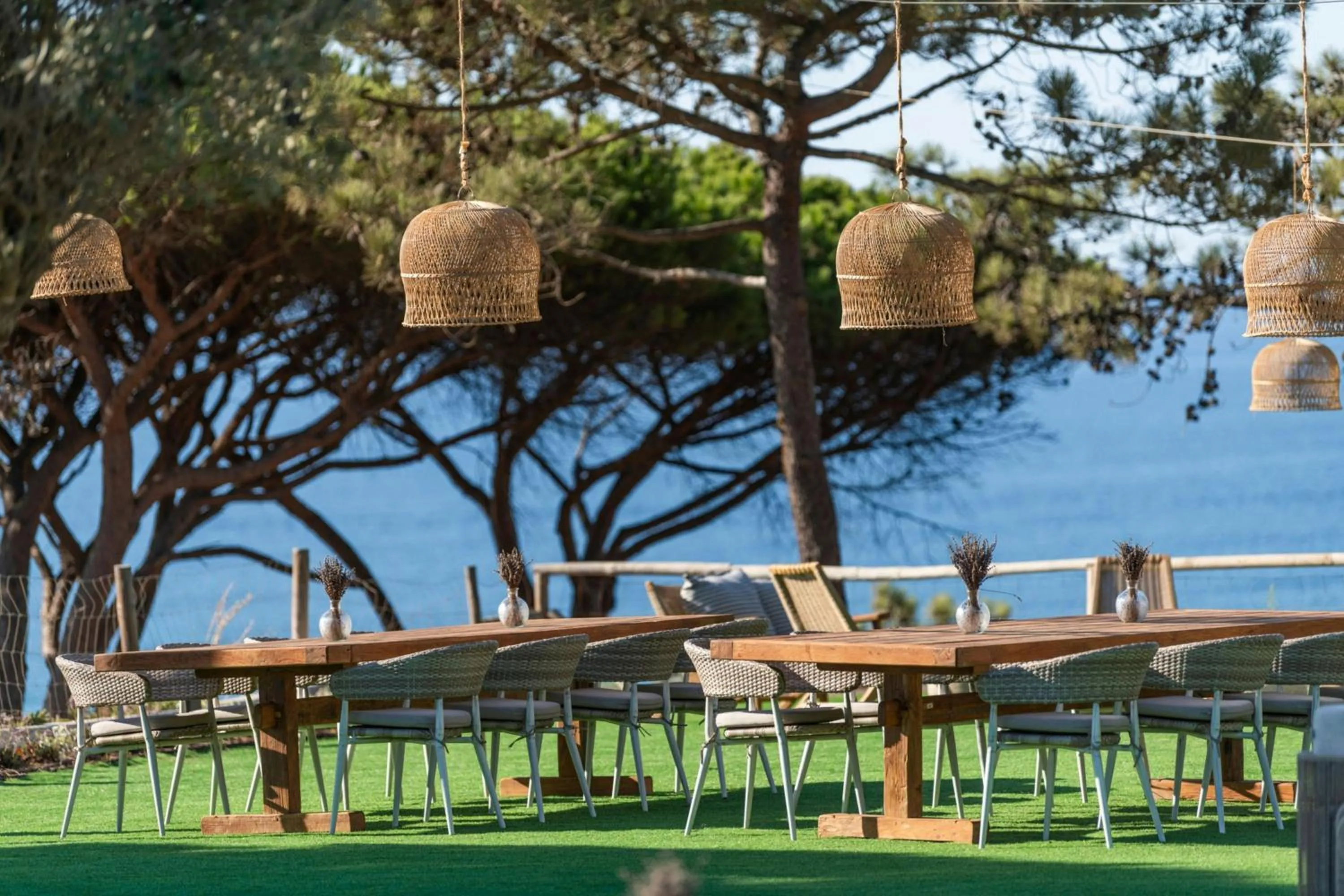 Restaurant/places to eat in W Algarve