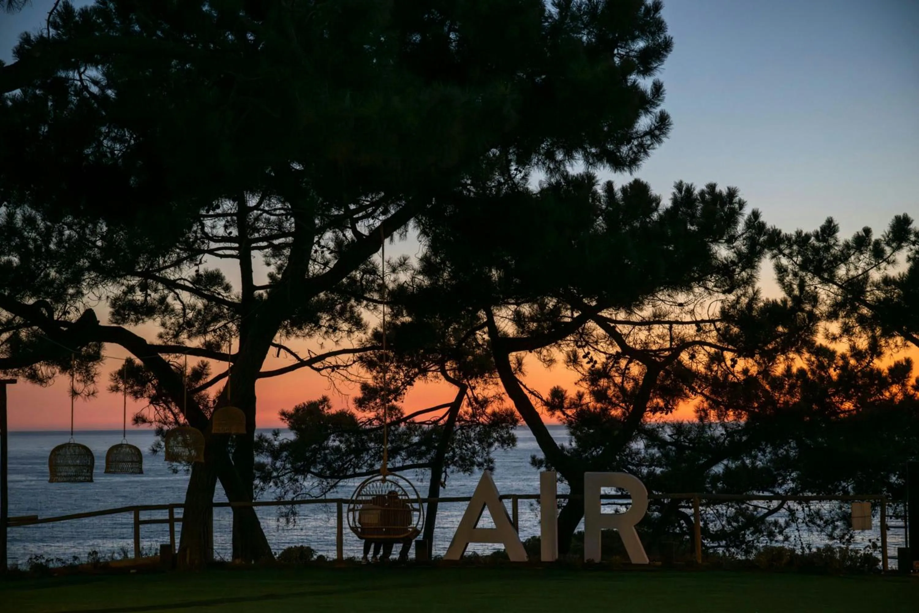 Restaurant/places to eat in W Algarve