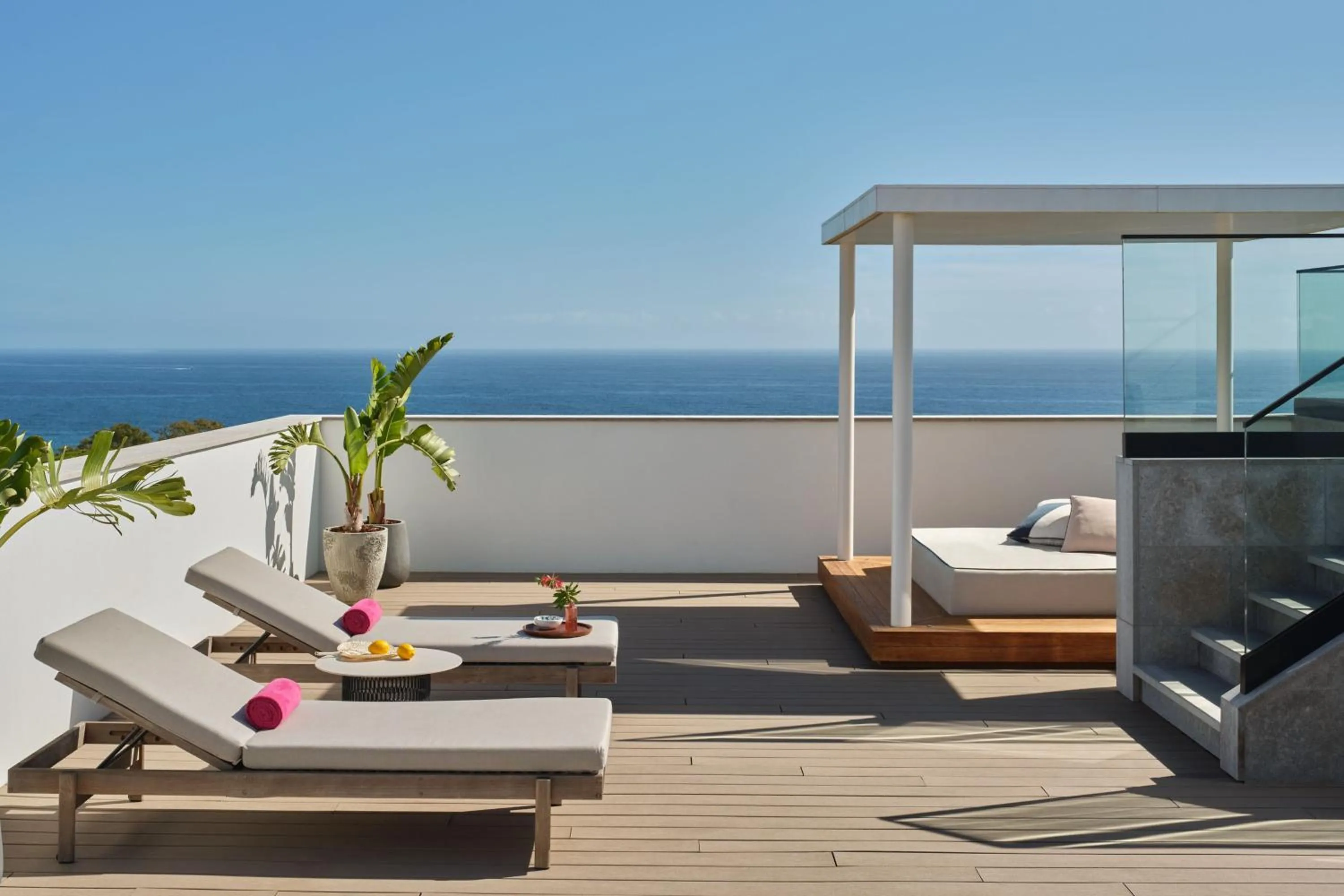 Photo of the whole room in W Algarve