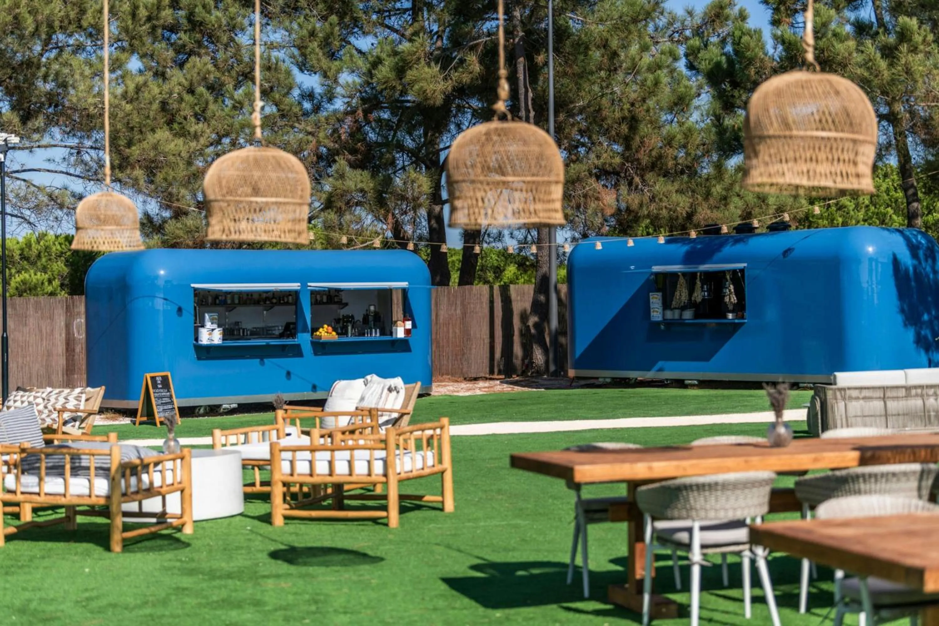 Restaurant/places to eat in W Algarve