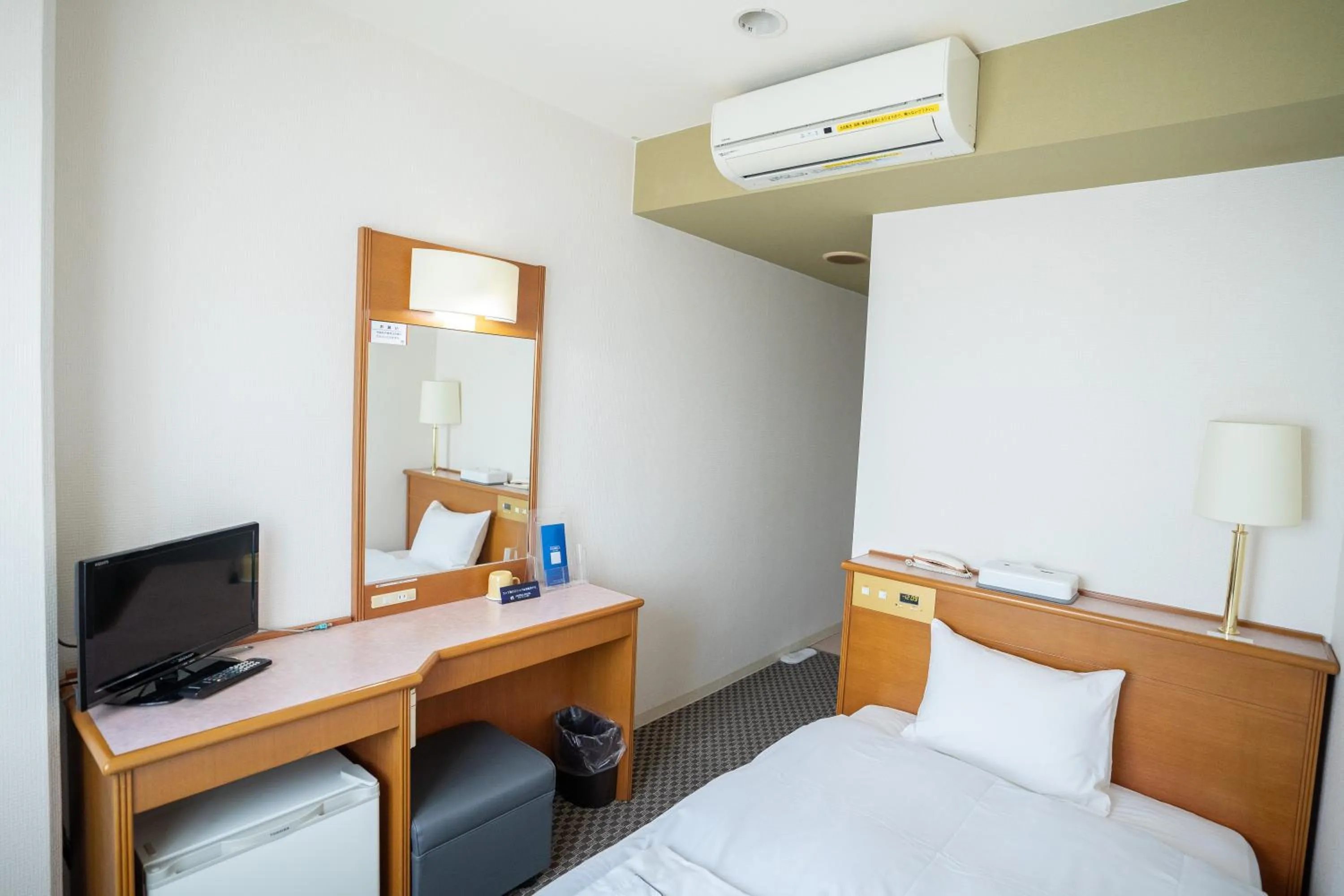 Photo of the whole room, Bed in Hotel Casabella Inn Kobe