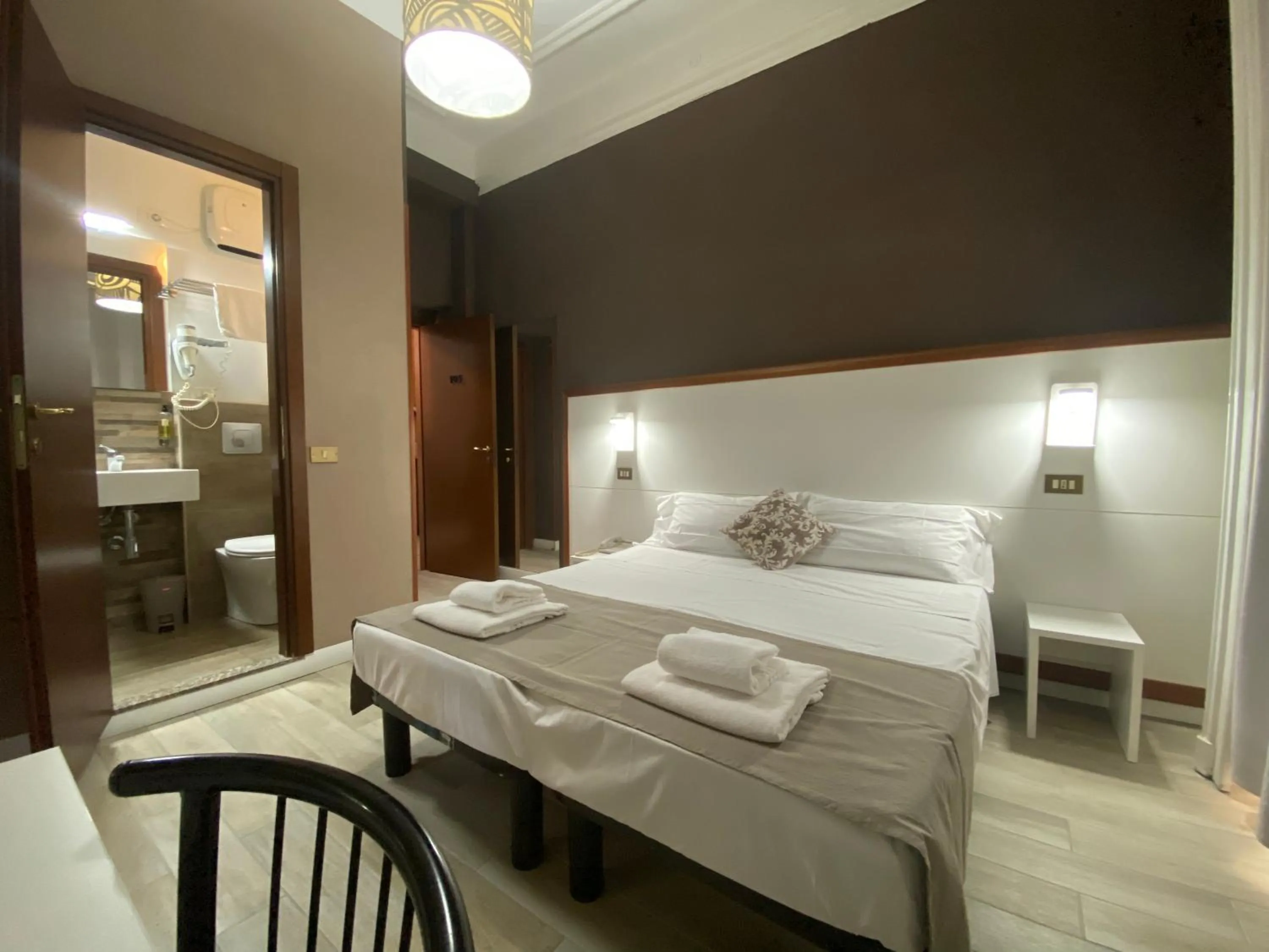 Photo of the whole room, Bed in Hotel Bogart Milano