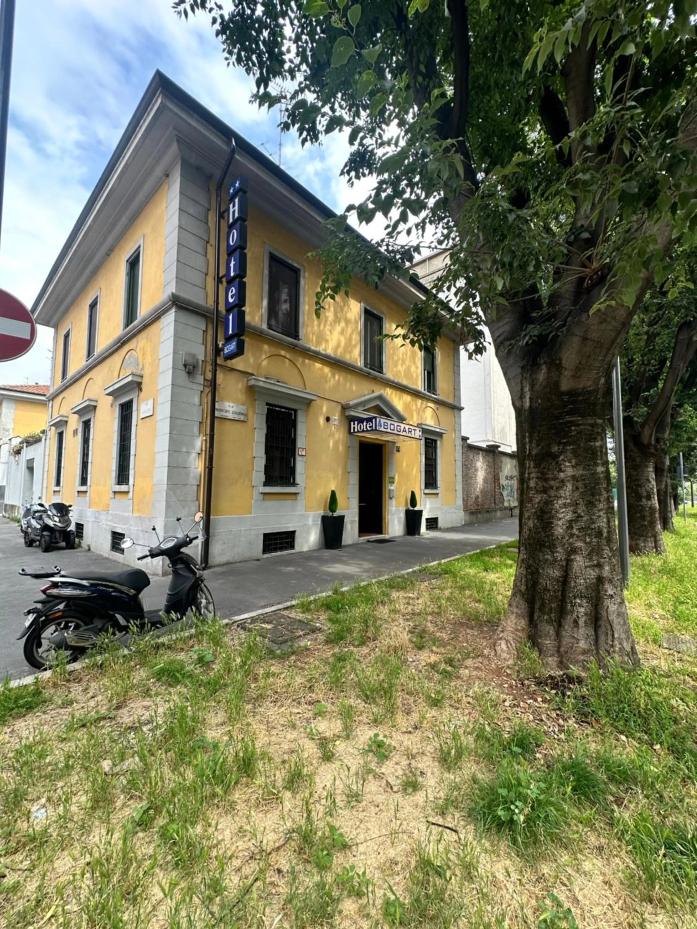 Property building in Hotel Bogart Milano