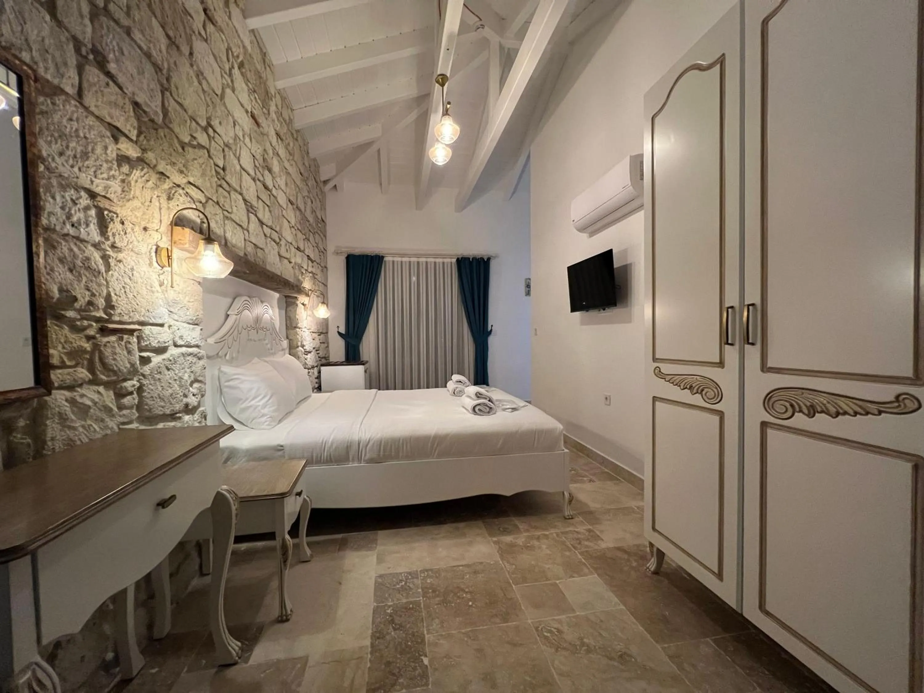 Photo of the whole room, Bed in My Angels Alaçatı