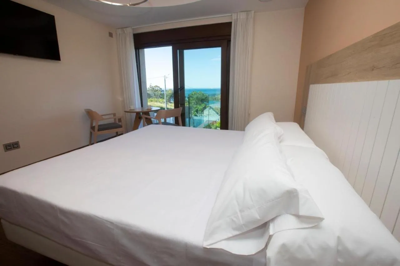 Deluxe Double Room with Sea View in A Ballenera de Caneliñas