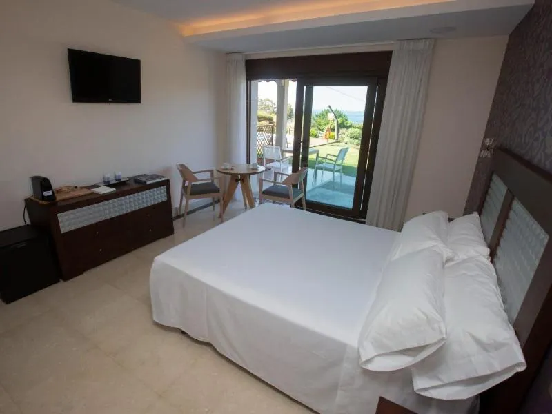 Double Room with Sea View in A Ballenera de Caneliñas