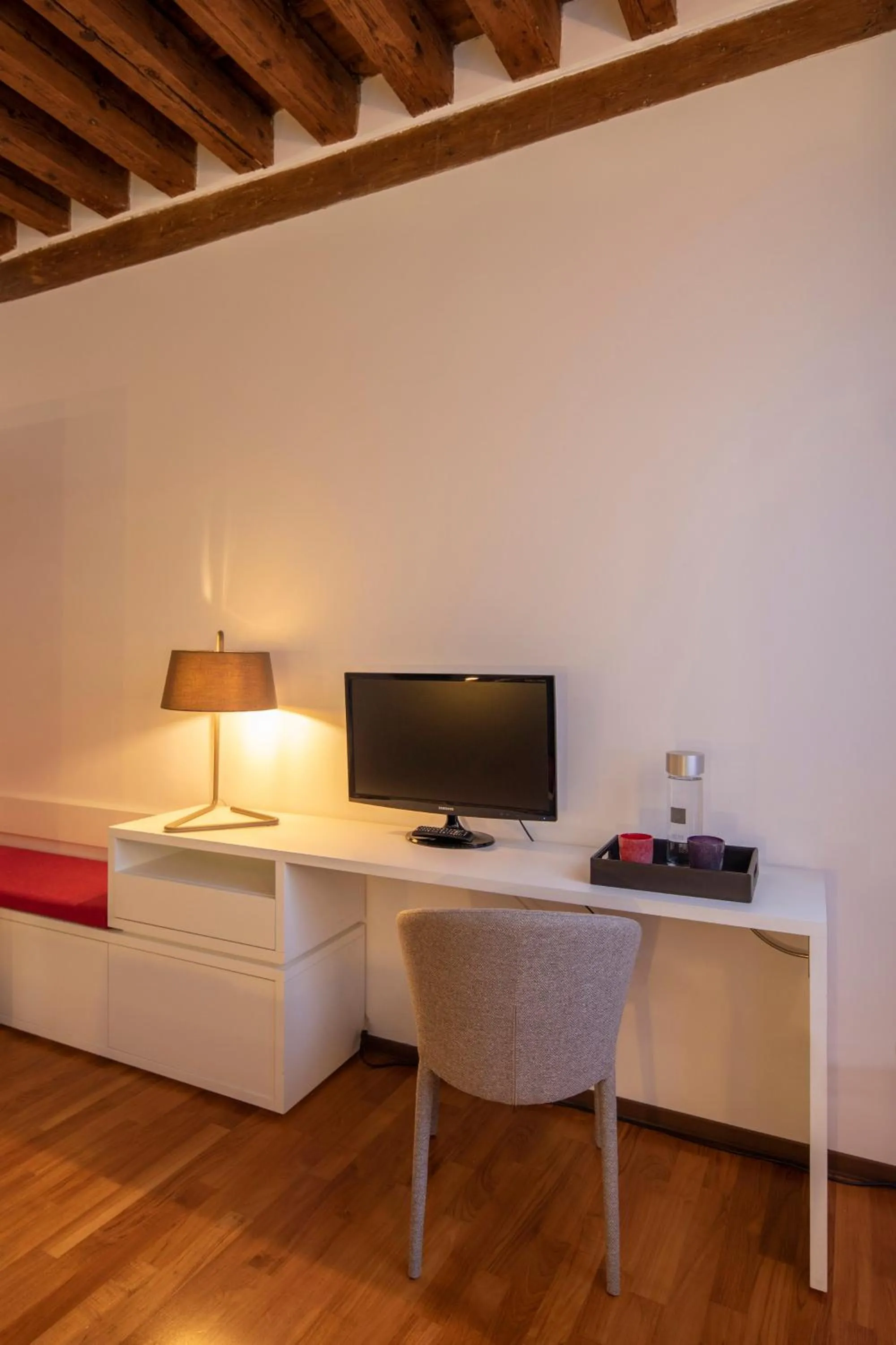 Decorative detail, Bed in Ca' della Scimmia - Rialto - Venice