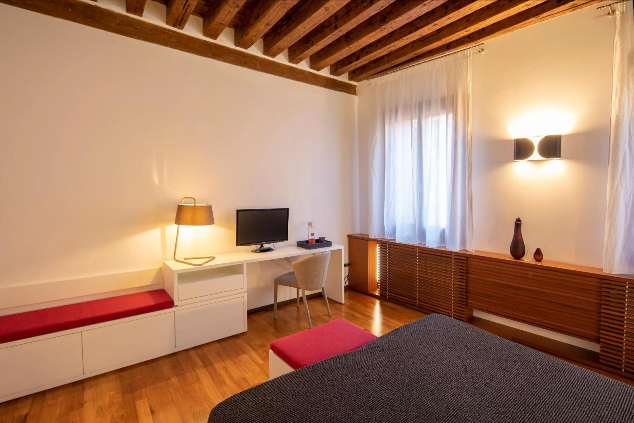 Photo of the whole room, Bed in Ca' della Scimmia - Rialto - Venice