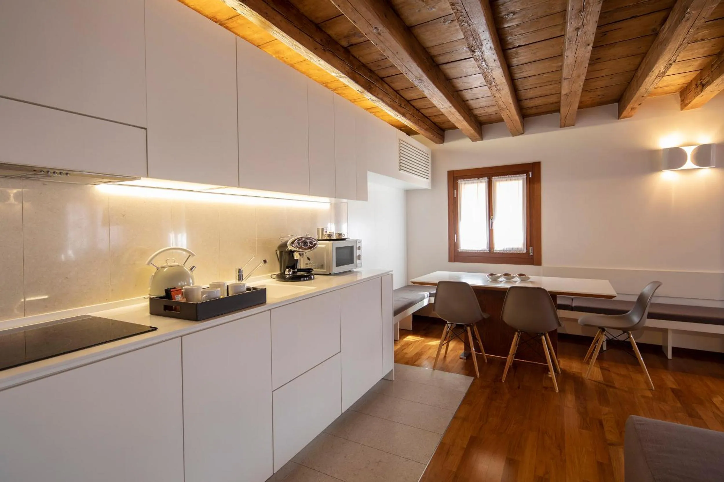 Kitchen or kitchenette in Ca' della Scimmia - Rialto - Venice