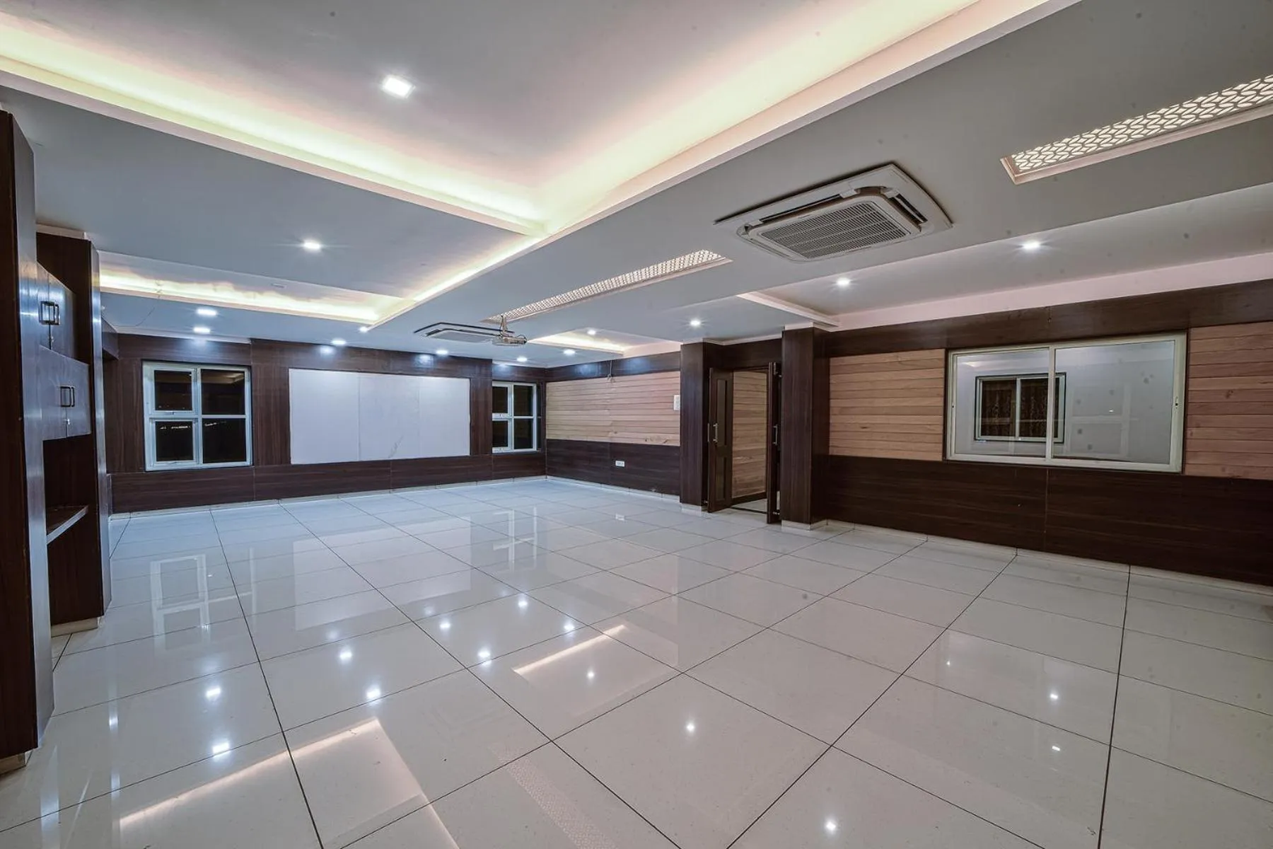 Banquet/Function facilities in Hotel Shree Annapurana, Kolhapur Panhala Road