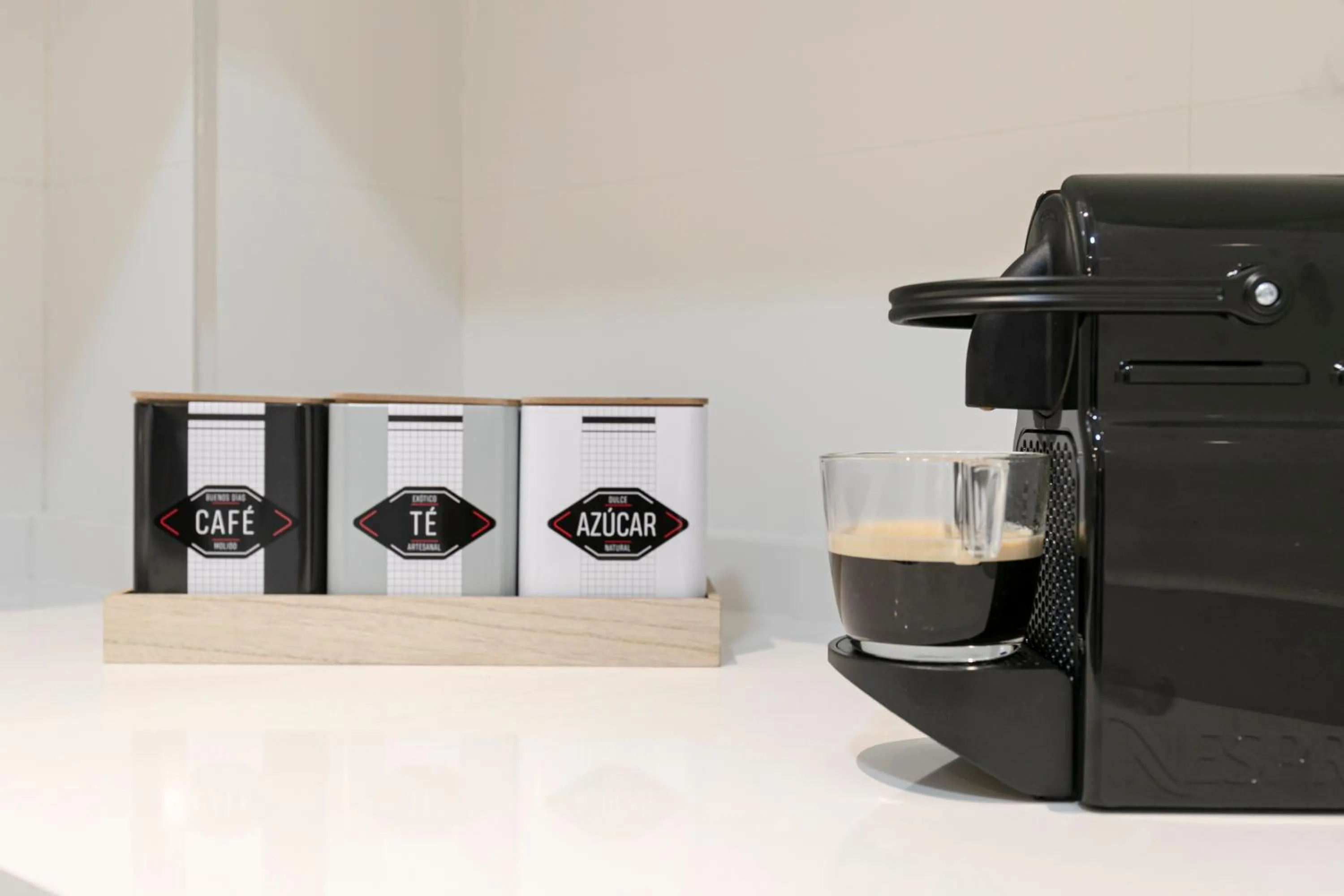 Coffee/tea facilities in AvantiStays La Campana, con un balcón que te enamorará del ambiente de Sevilla