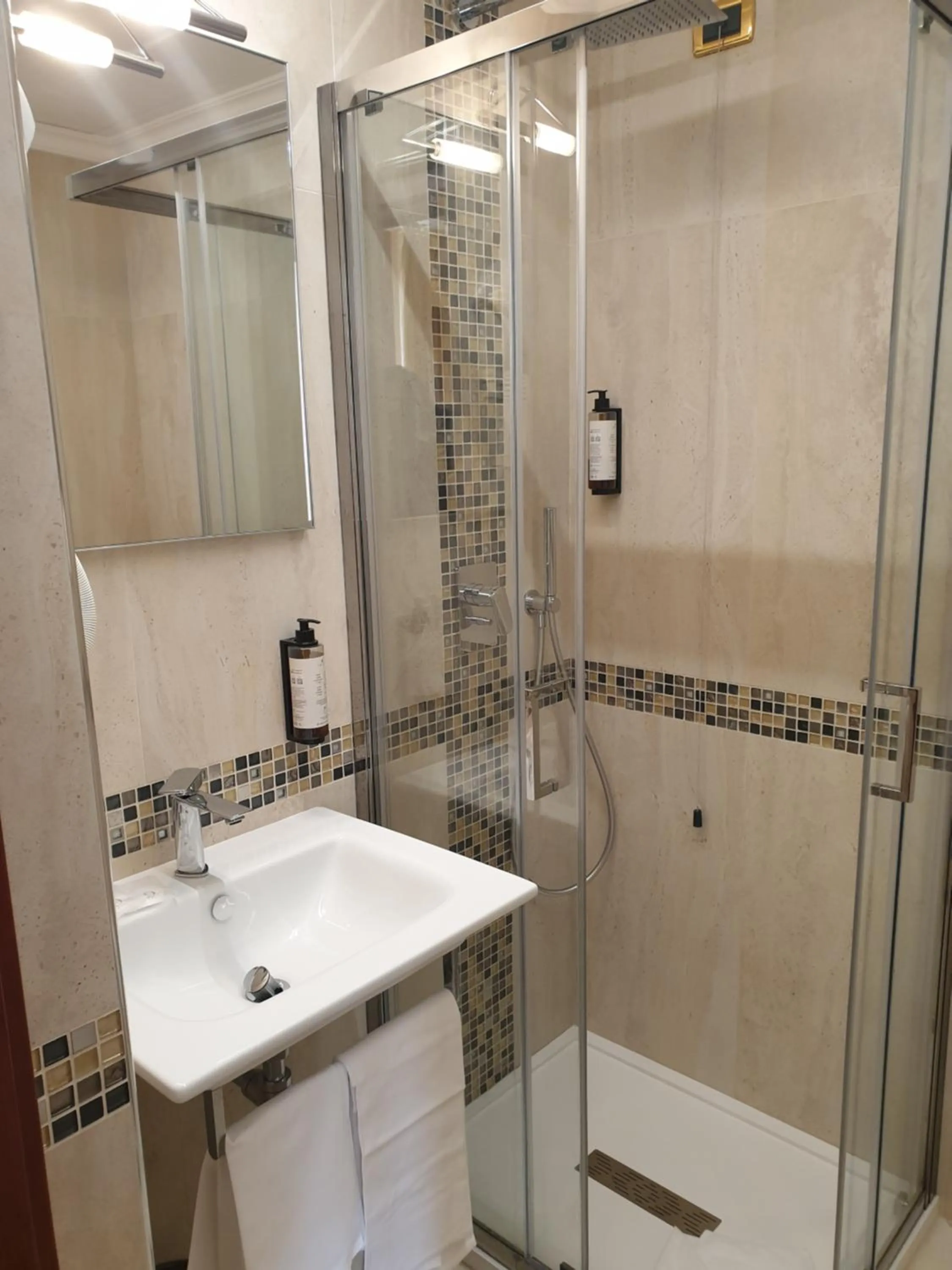 Shower in Hotel Bolivar