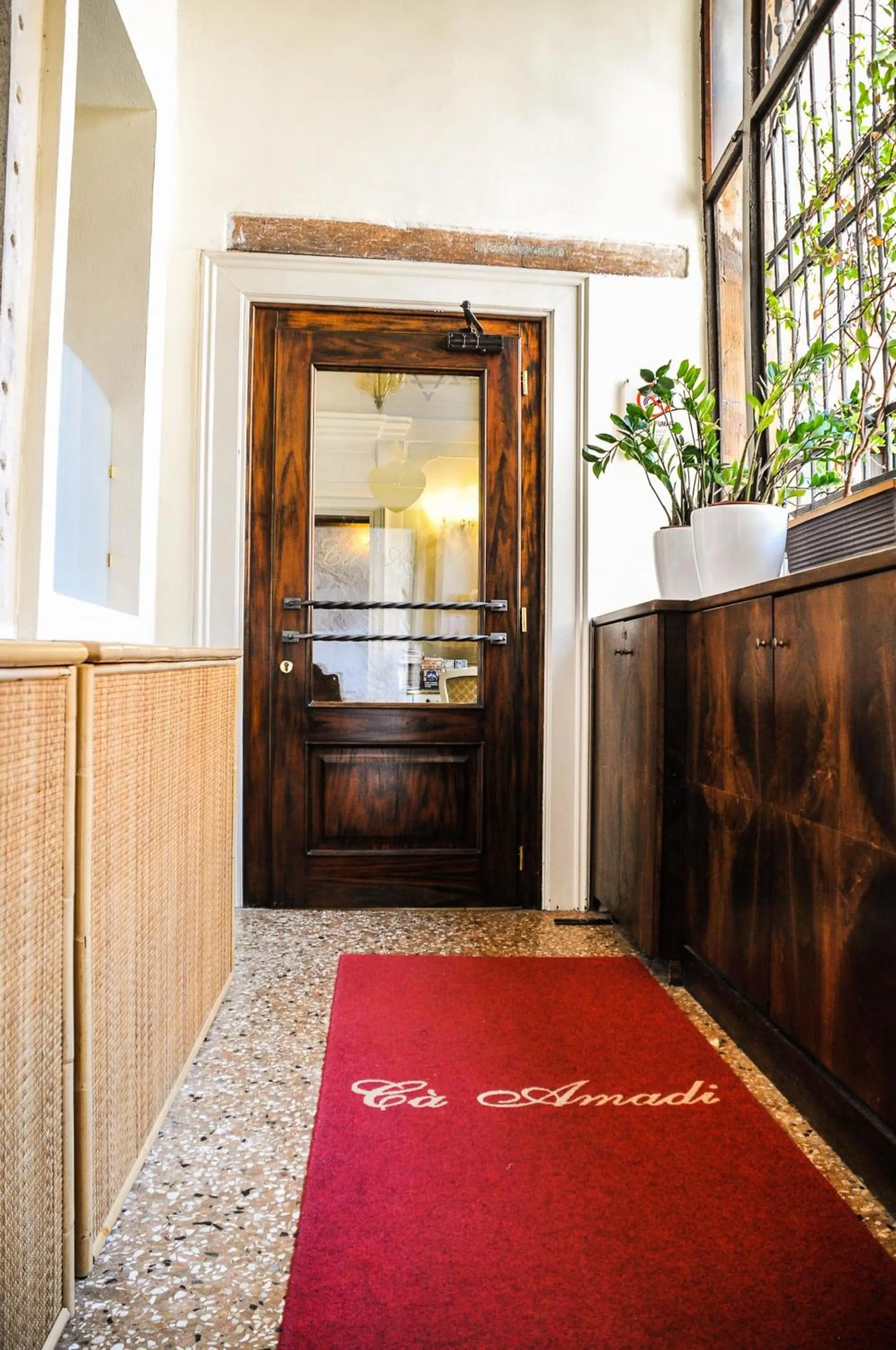 Facade/entrance in Ca' Amadi