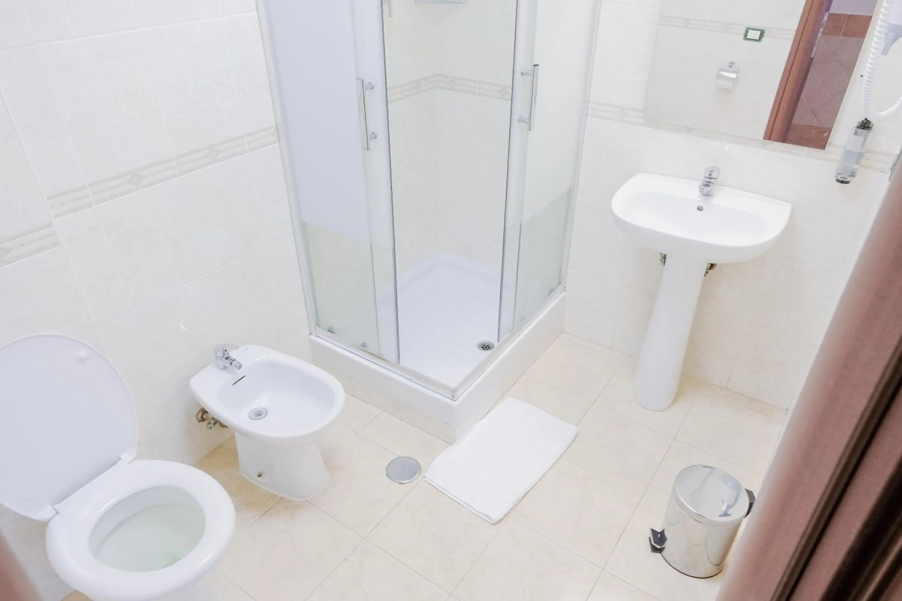 Shower in Hotel Alex Square