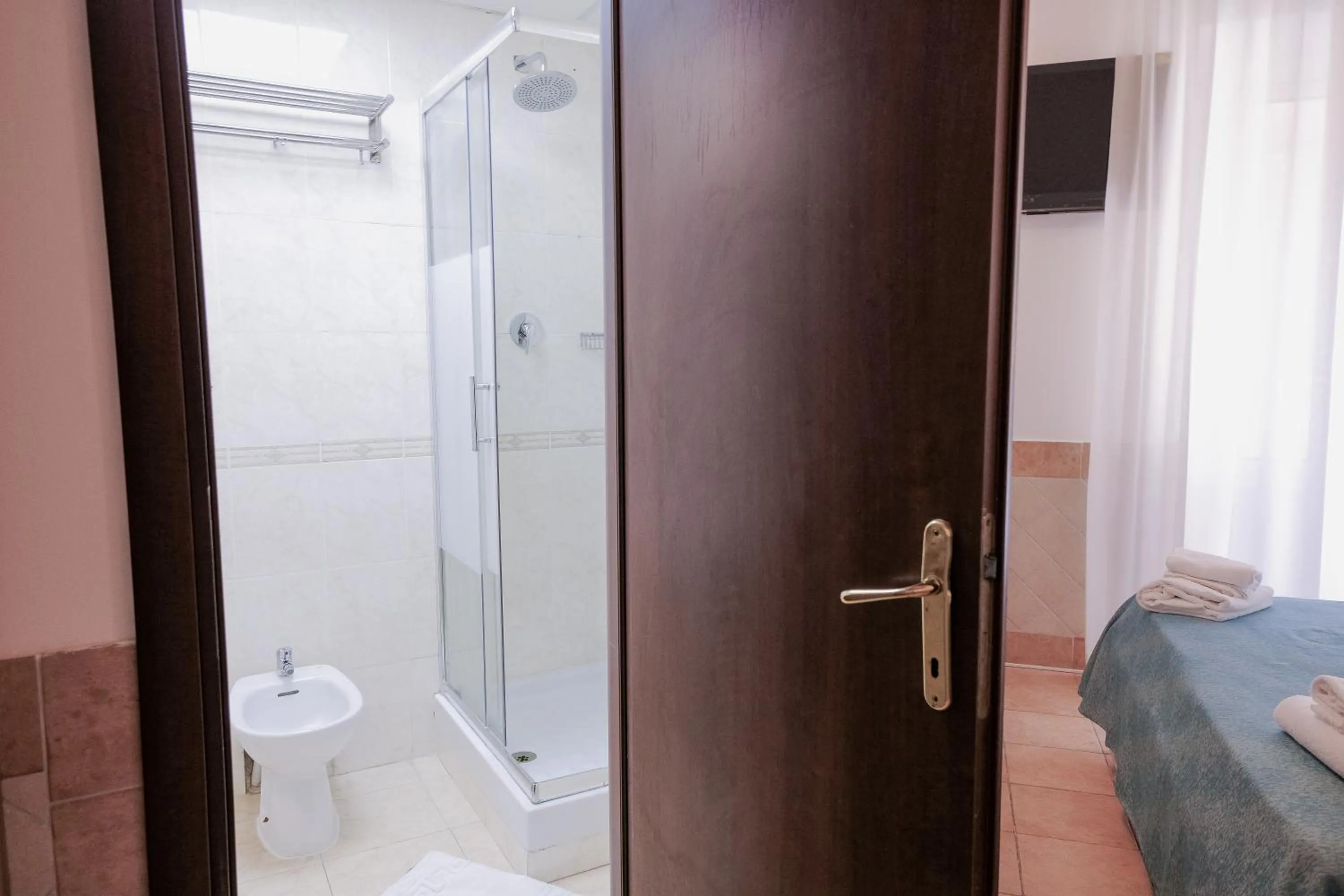 Shower in Hotel Alex Square