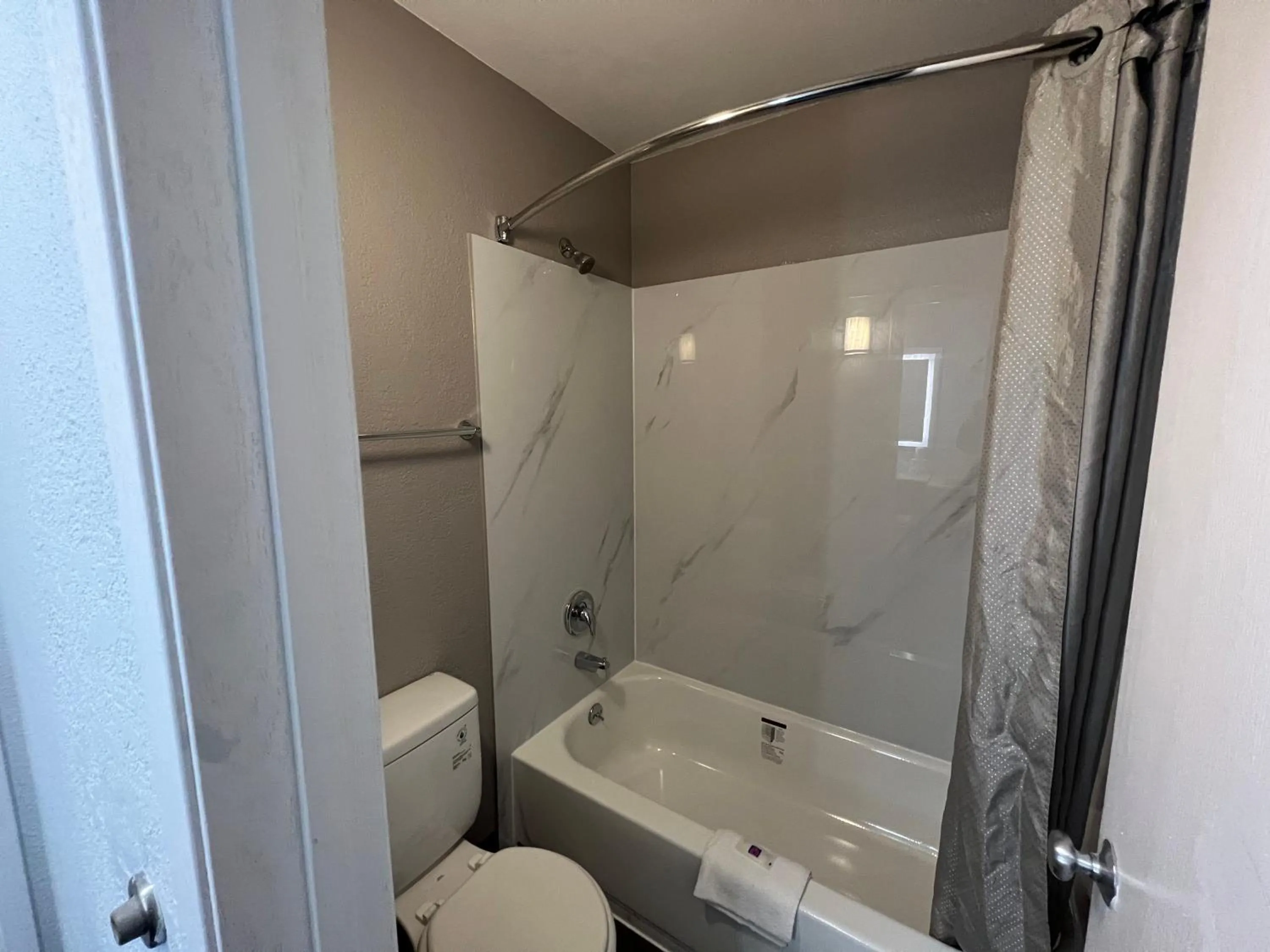 Bathroom in Studio 6 Altoona, IA - Des Moines East