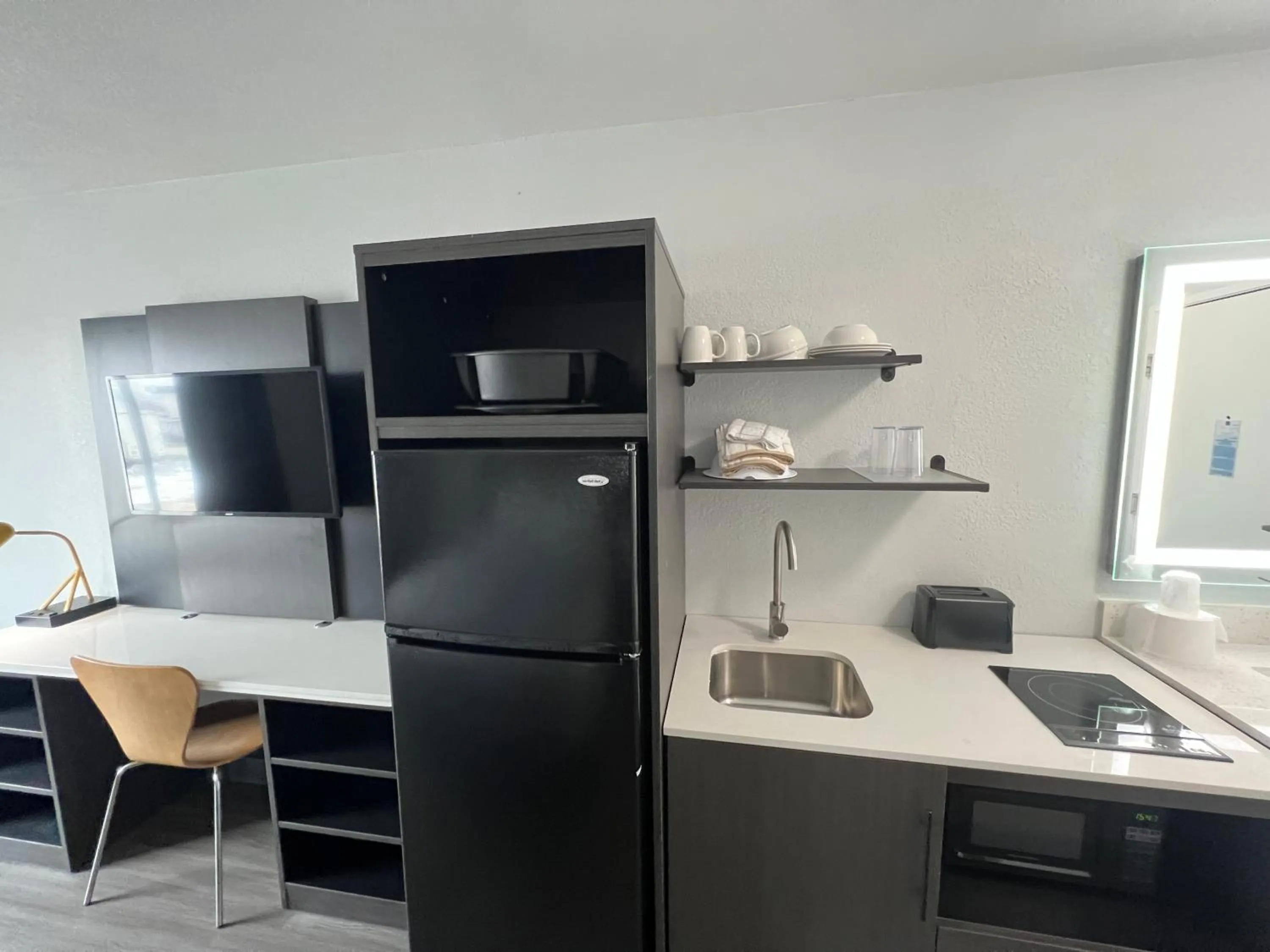 Kitchen or kitchenette in Studio 6 Altoona, IA - Des Moines East