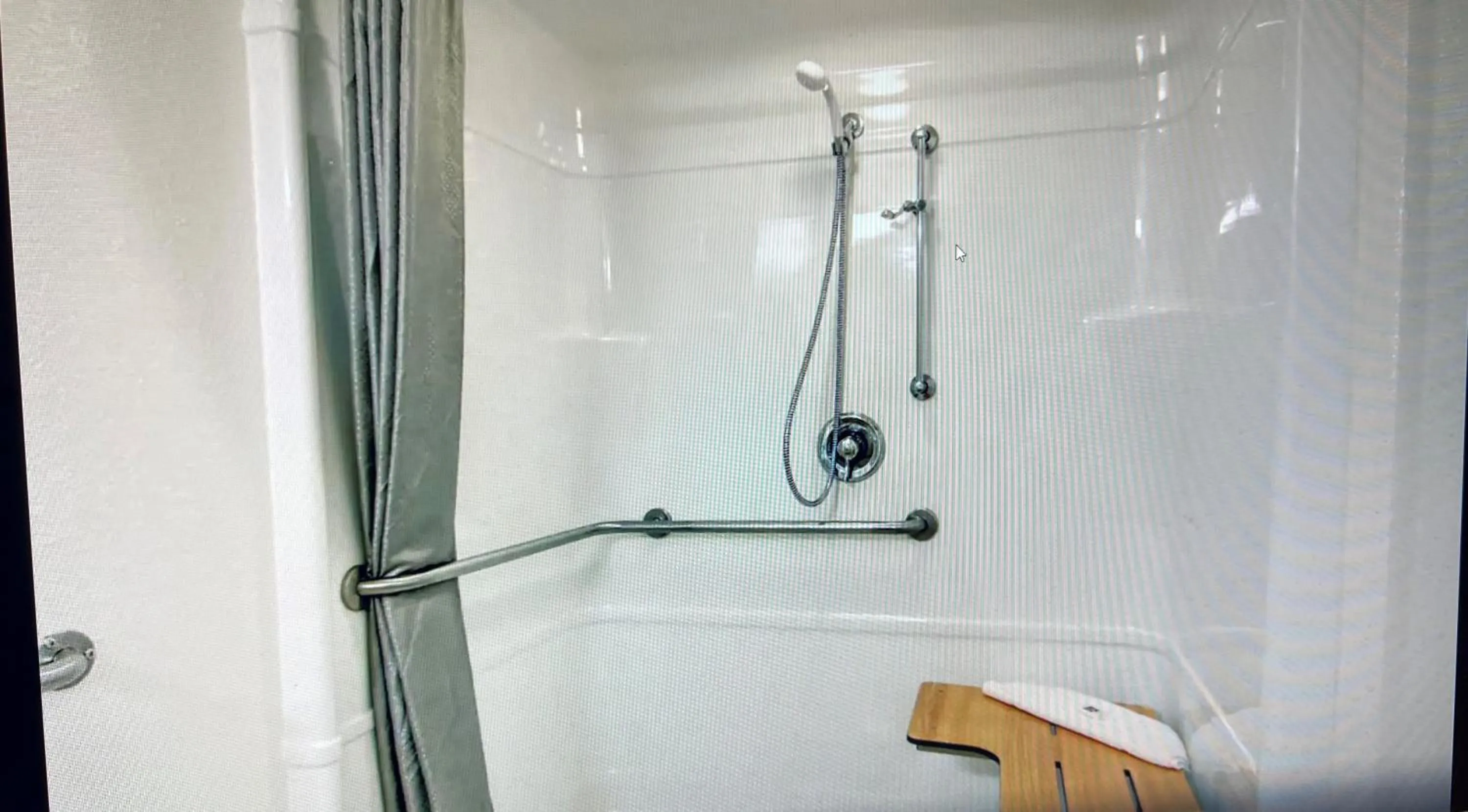 Bathroom in Studio 6 Altoona, IA - Des Moines East