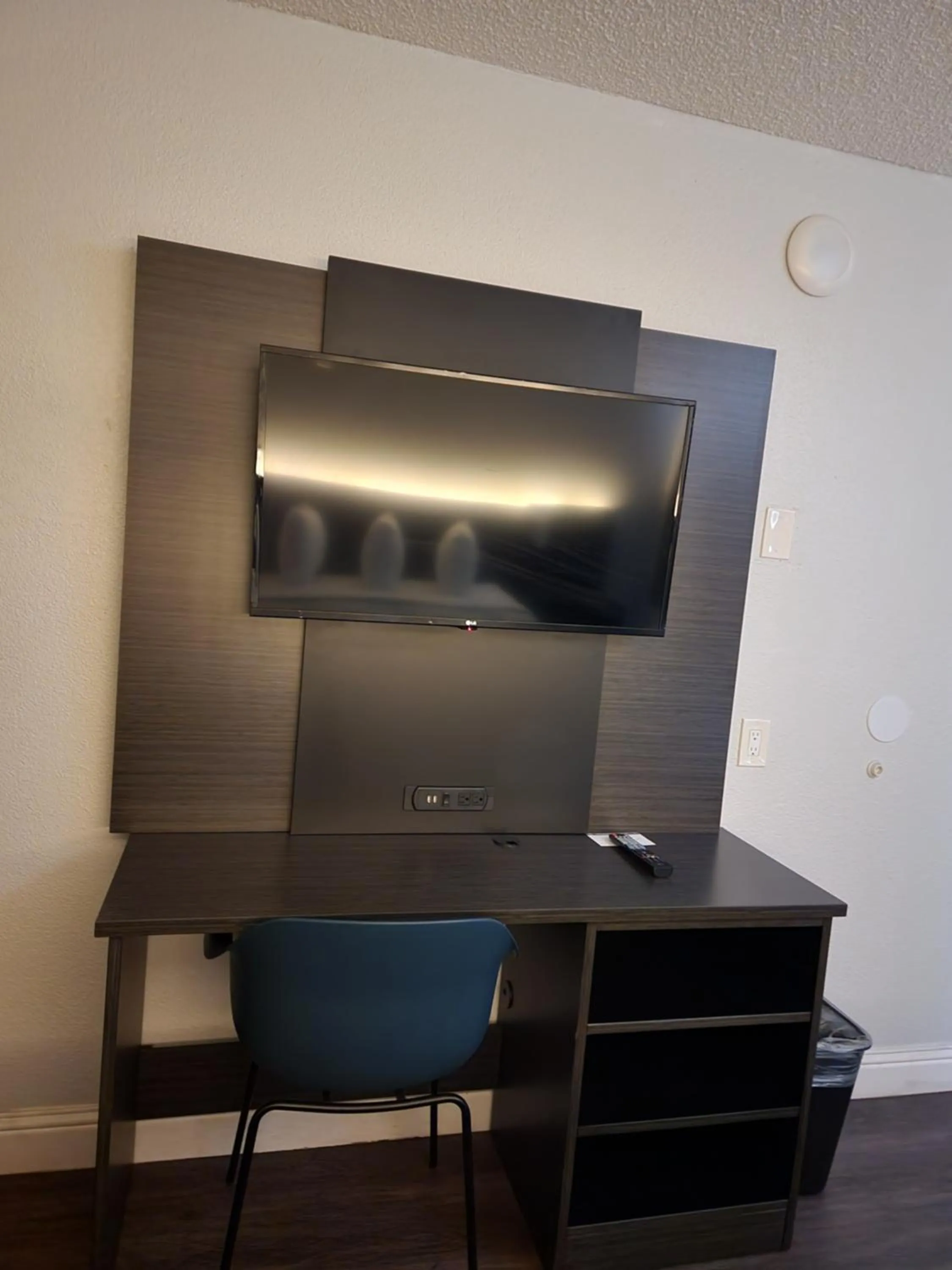 TV and multimedia in Motel 6 Sacramento CA Natomas