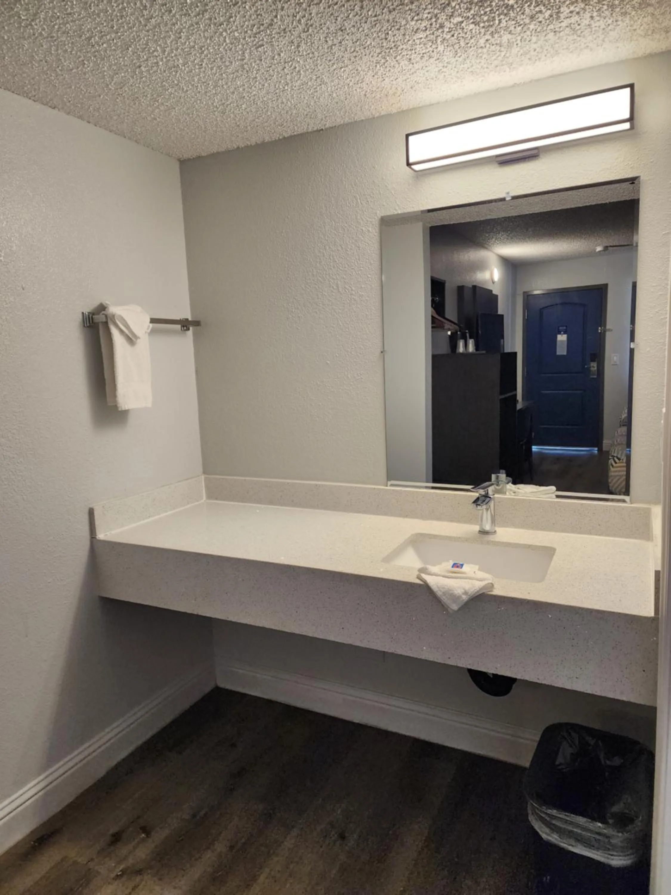 Bathroom in Motel 6 Sacramento CA Natomas