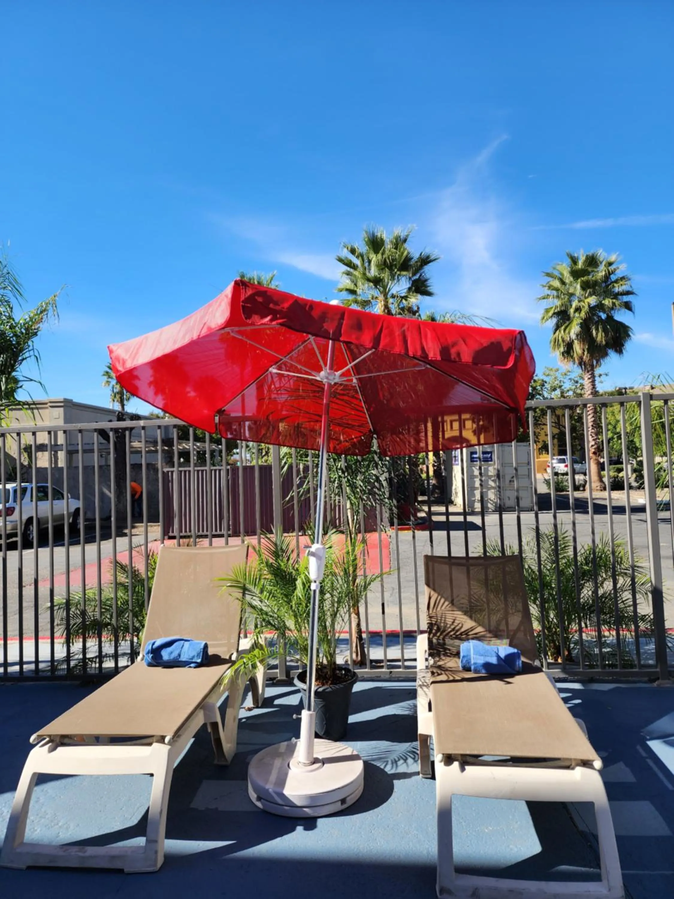 Swimming pool in Motel 6 Sacramento CA Natomas
