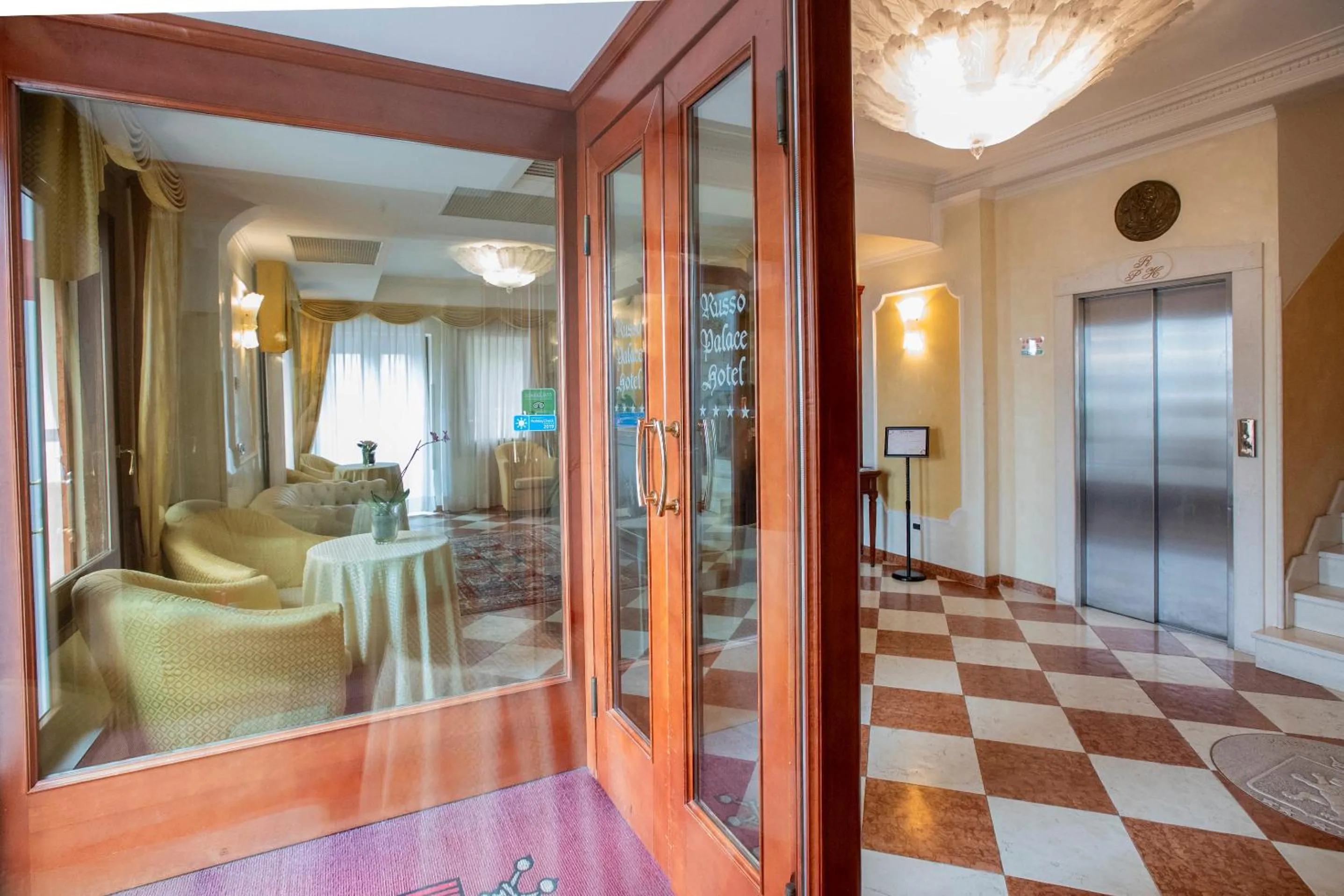 Lobby or reception in Hotel Russo Palace