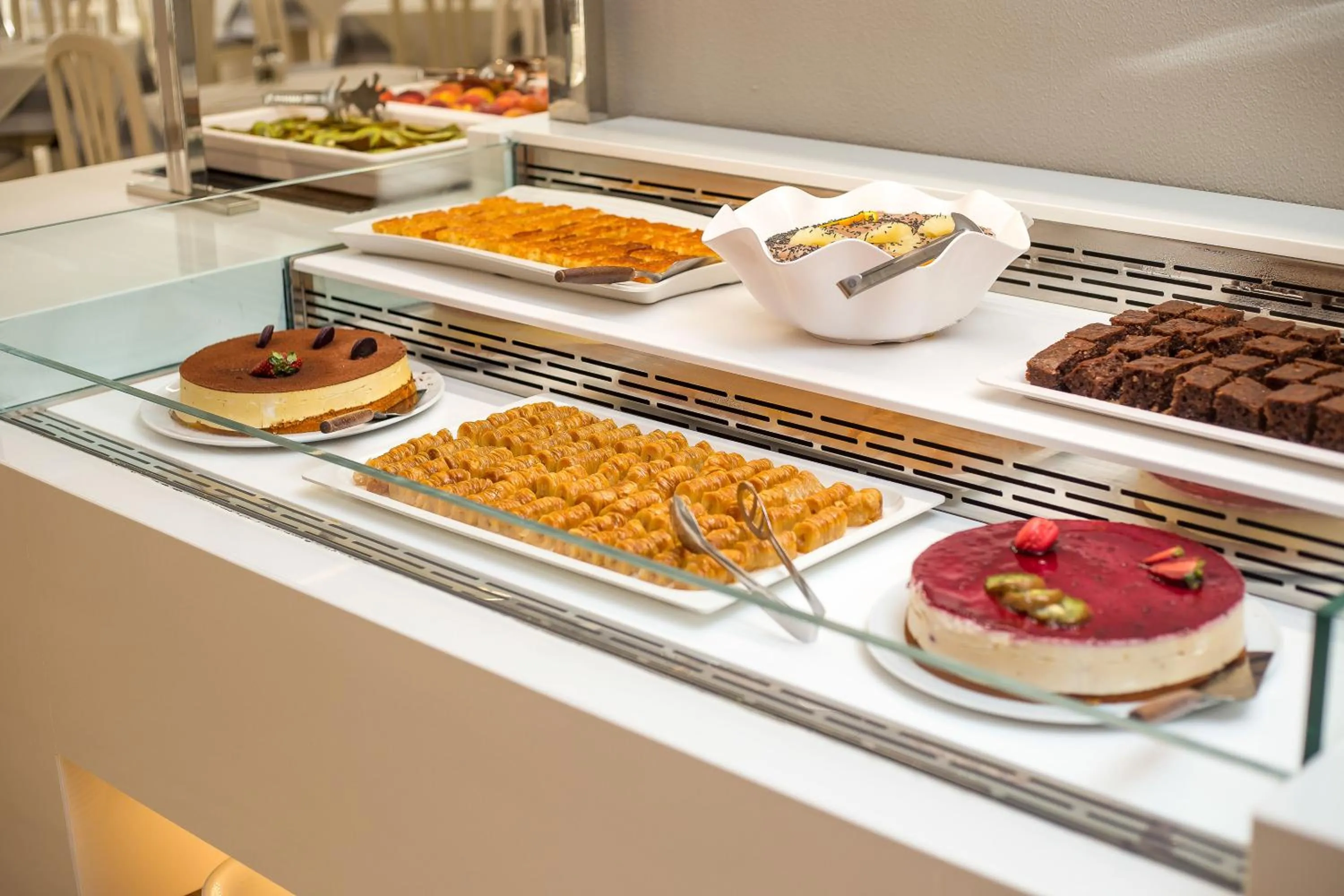 Restaurant/places to eat in Hotel Niriides Beach