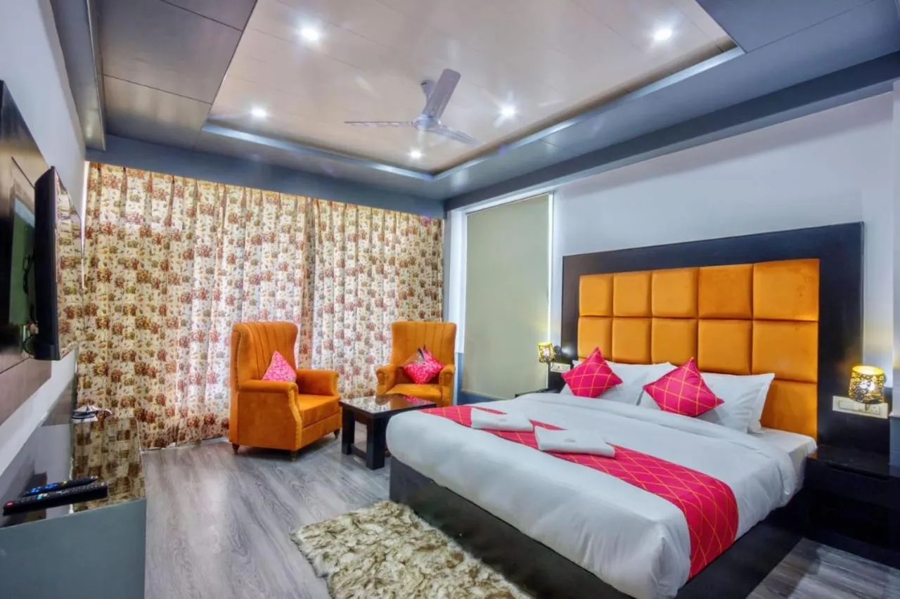 Bed in vella Marina Group of hotels Sol Resort Manali #Atithi Devo Bhava hotel in manali #Free Parking #Mall Road 500m#Mountain view hotel