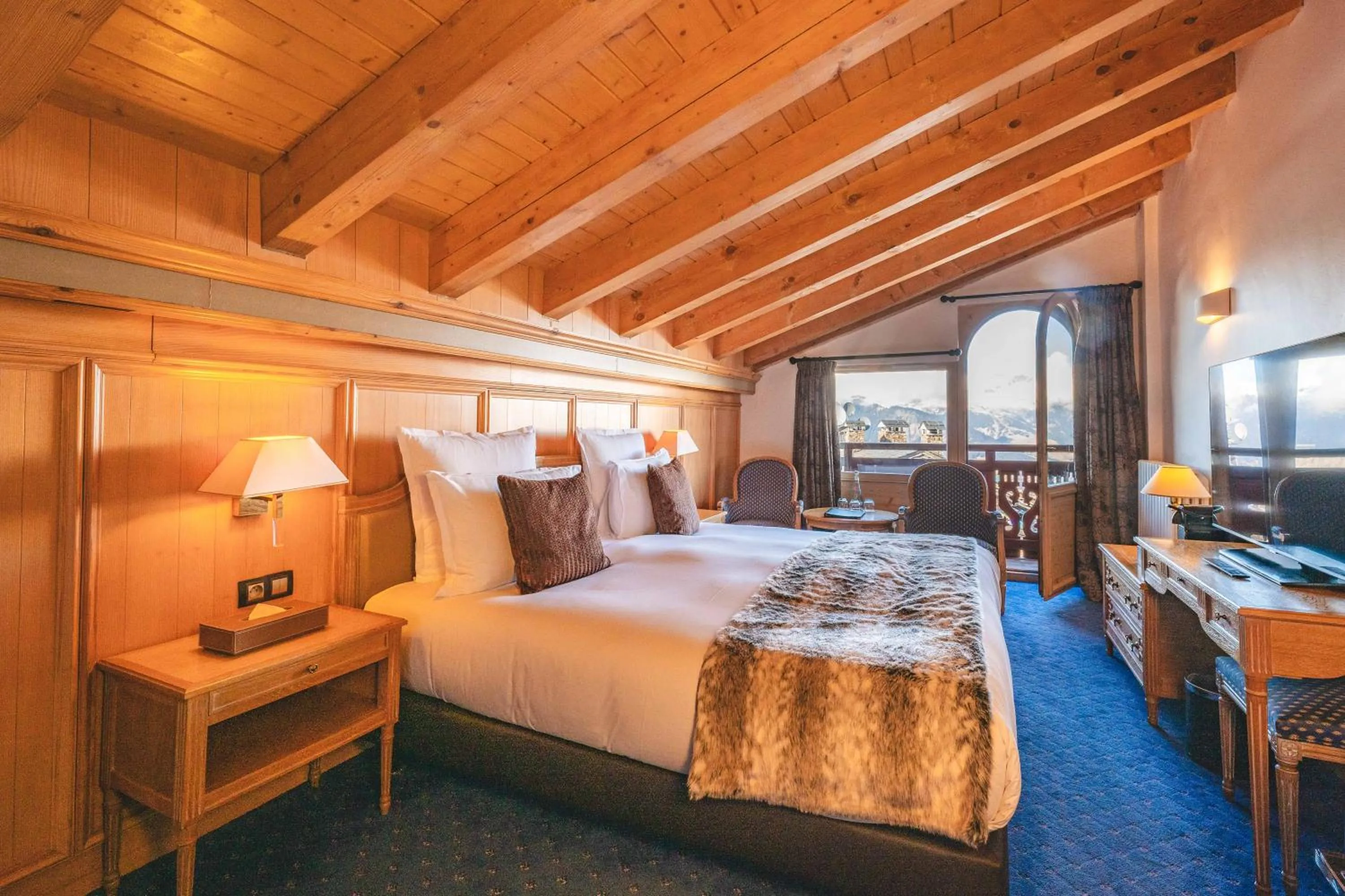 Balcony/Terrace, Bed in Hotel Carlina