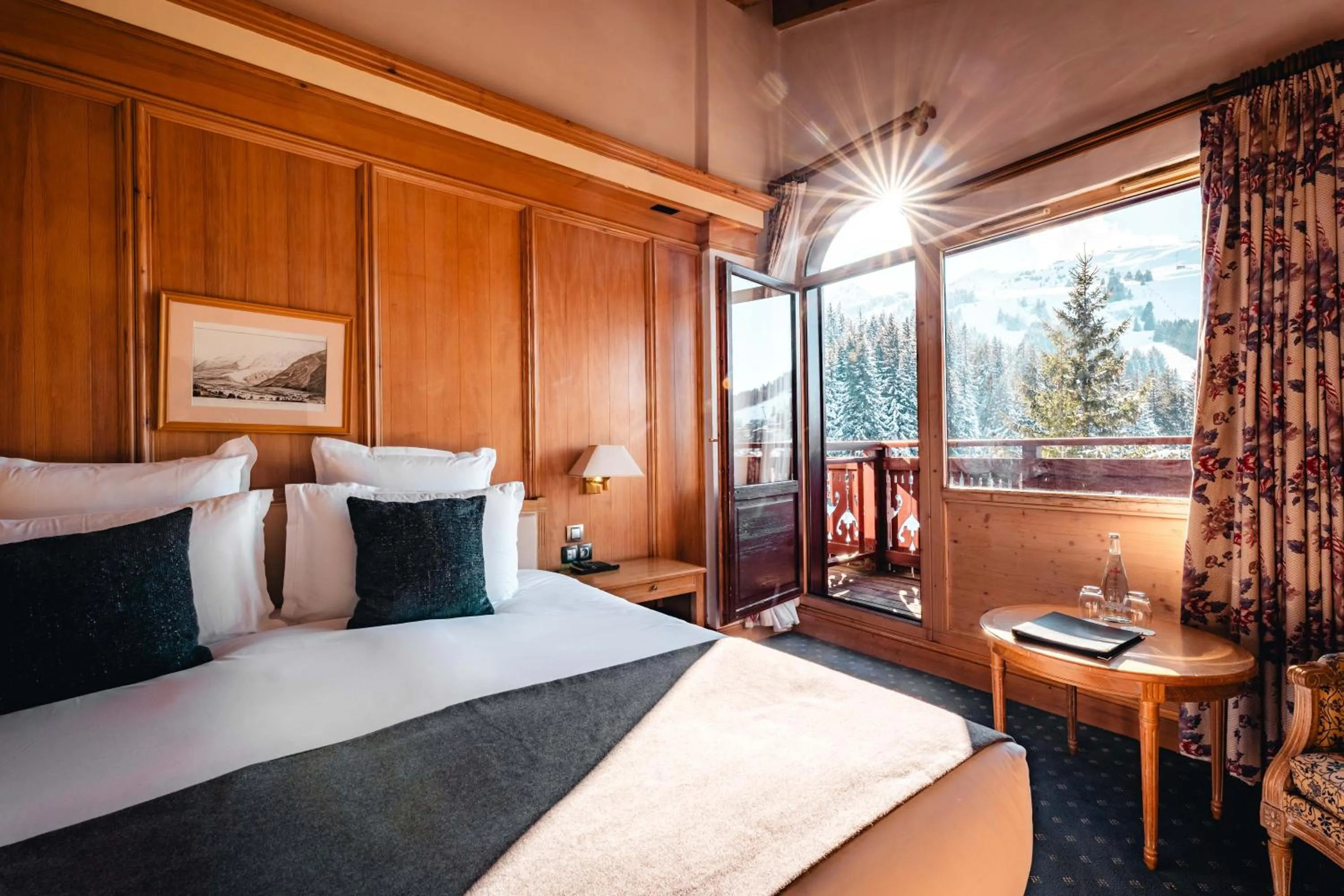 Balcony/Terrace, Bed in Hotel Carlina