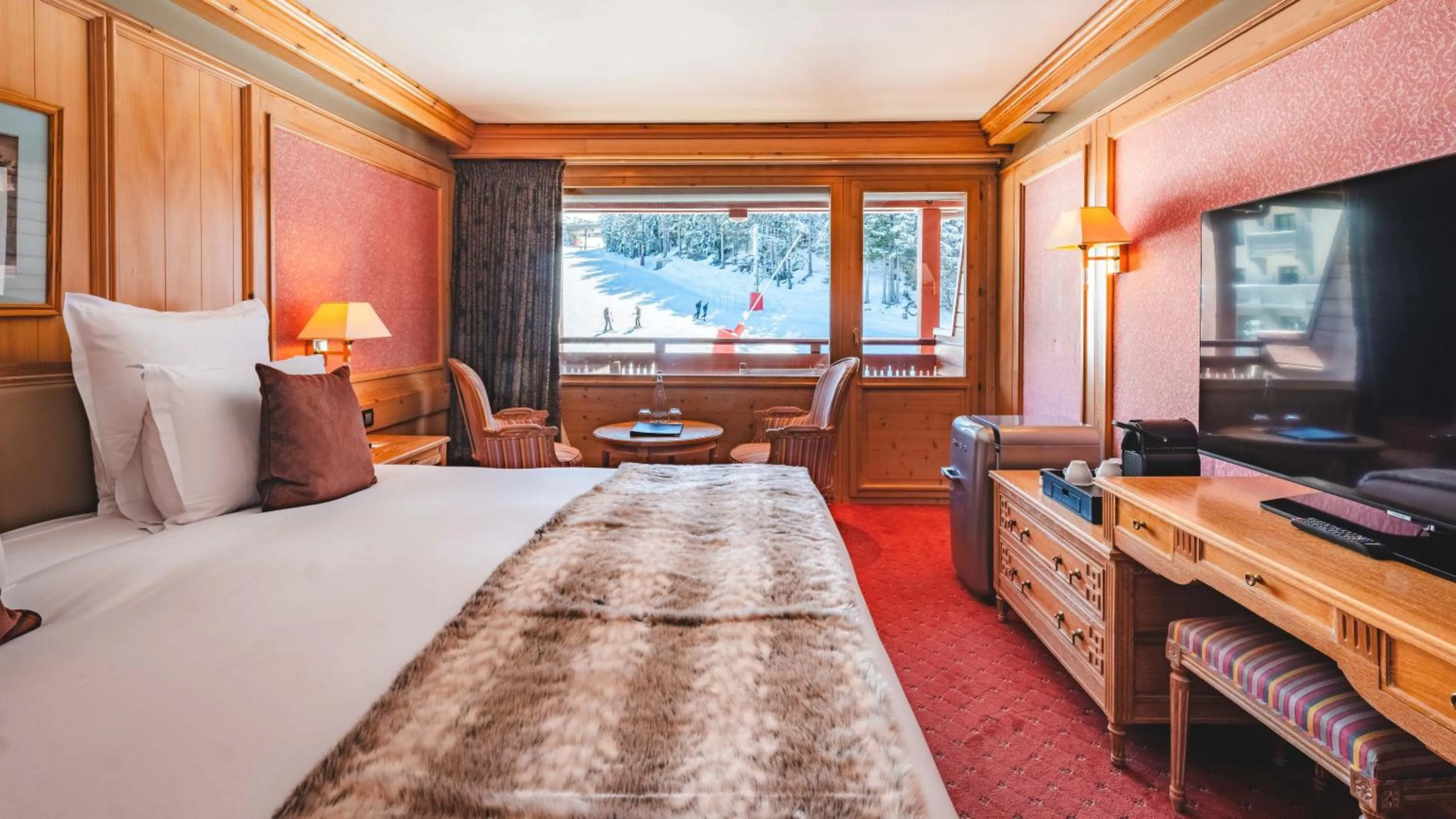 Balcony/Terrace, Bed in Hotel Carlina