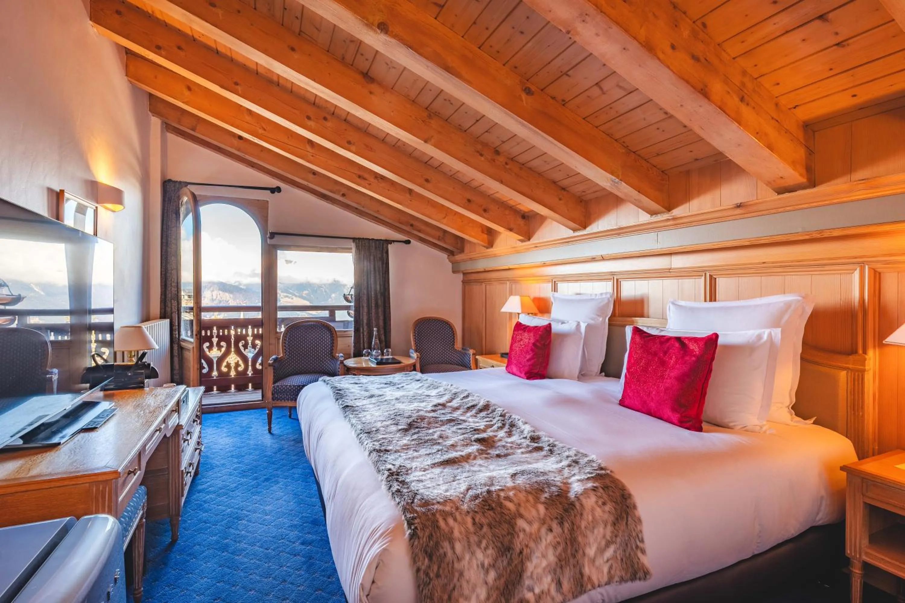 Balcony/Terrace, Bed in Hotel Carlina