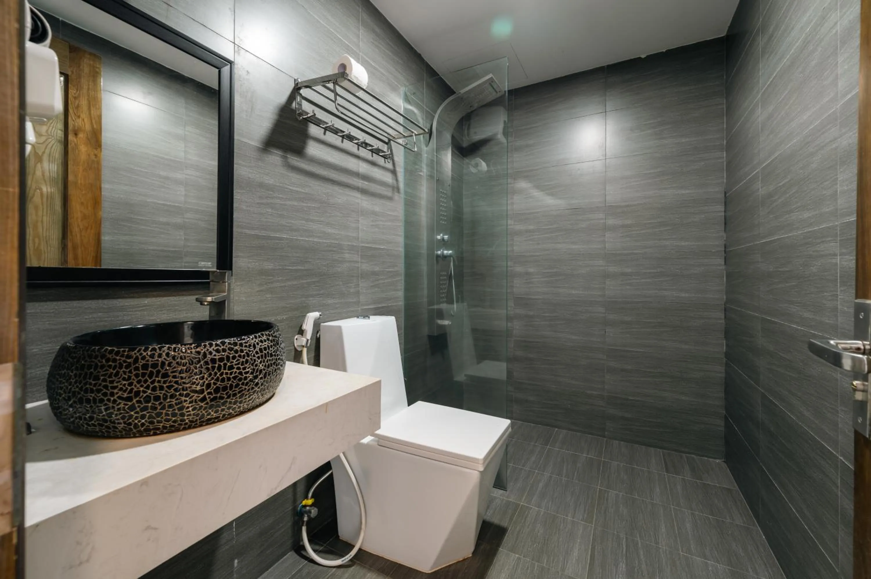 Bathroom in Sydney Da Nang Hotel & Apartment