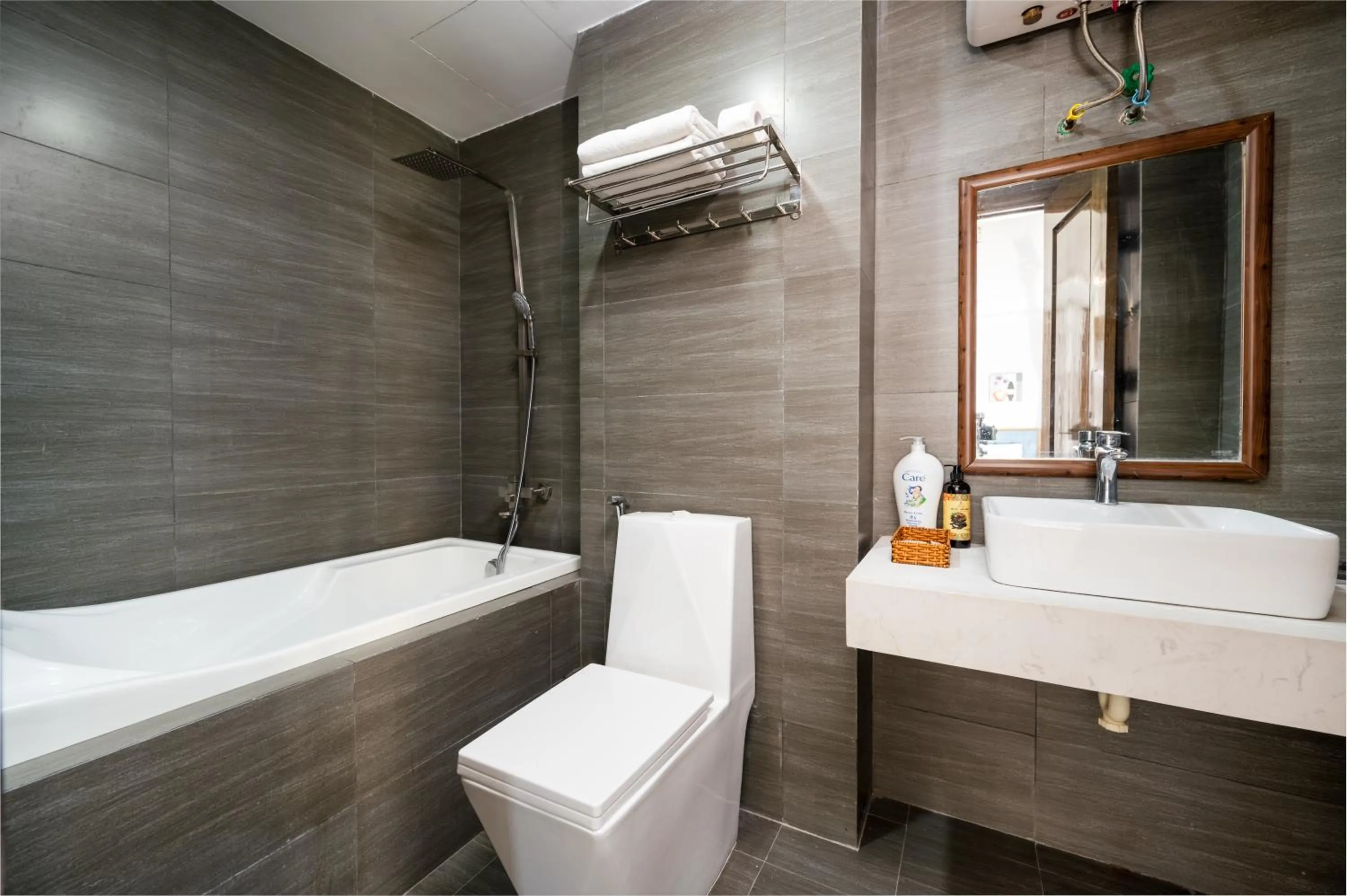 Bathroom in Sydney Da Nang Hotel & Apartment