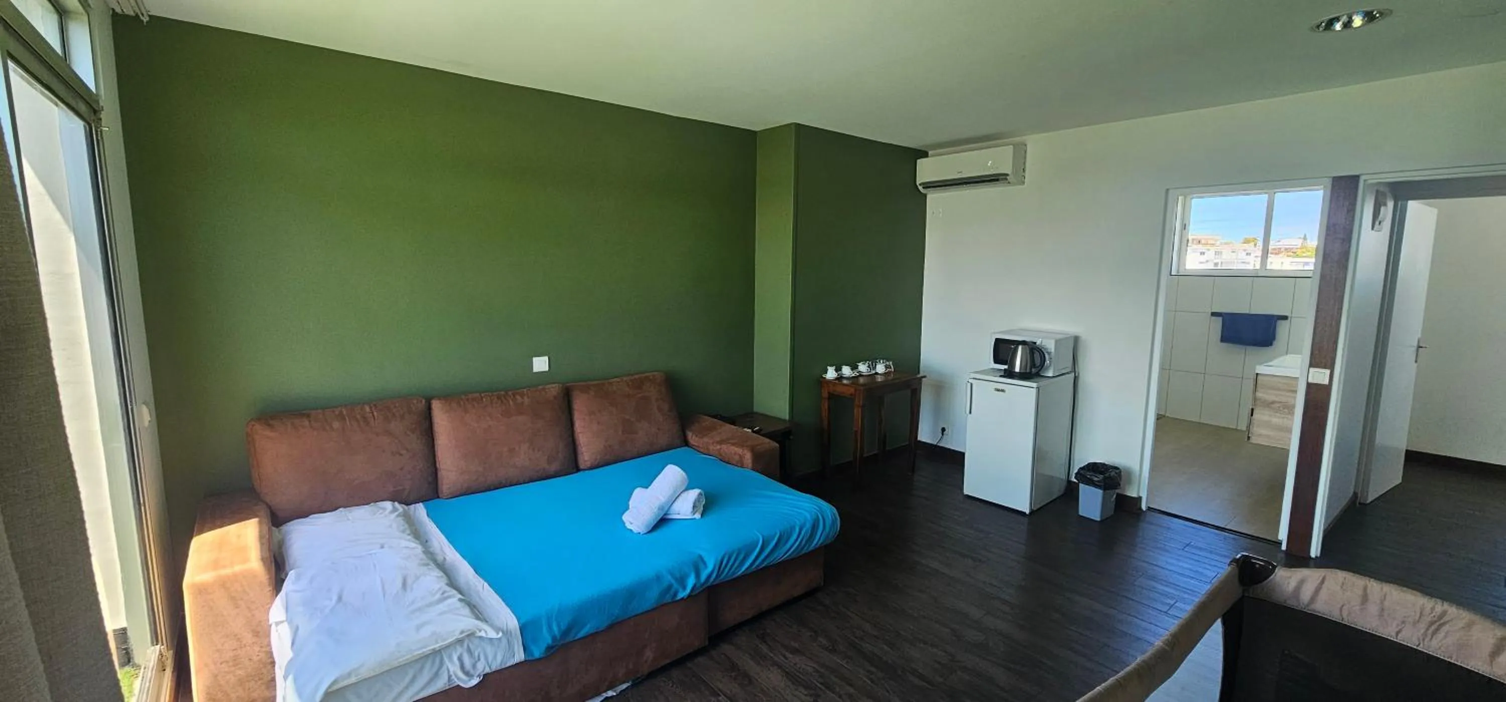 Living room, Bed in Auberge du MOCAMBO