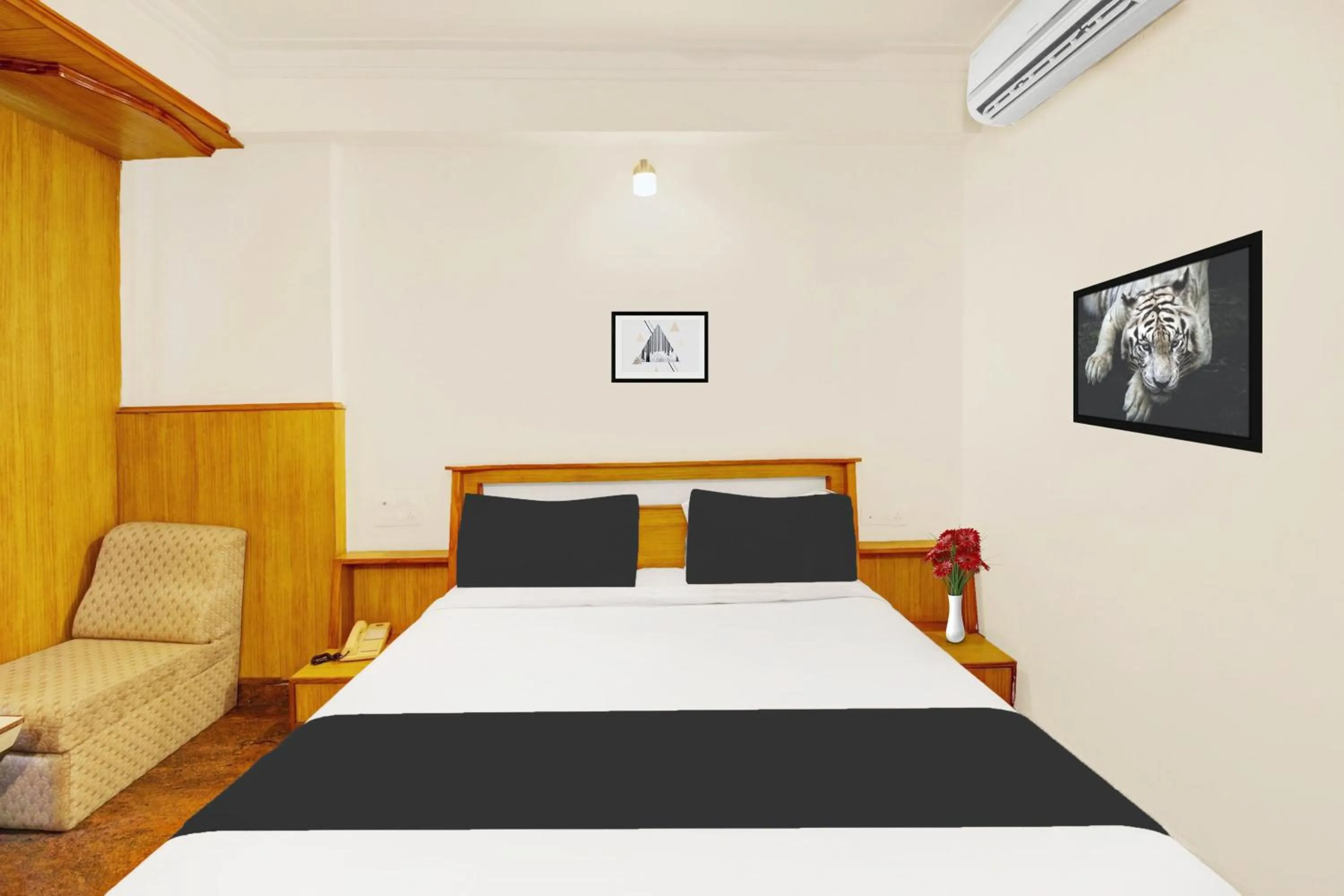 Bedroom, Bed in Super Townhouse Mysore City Centre Formerly Hotel Mahendra