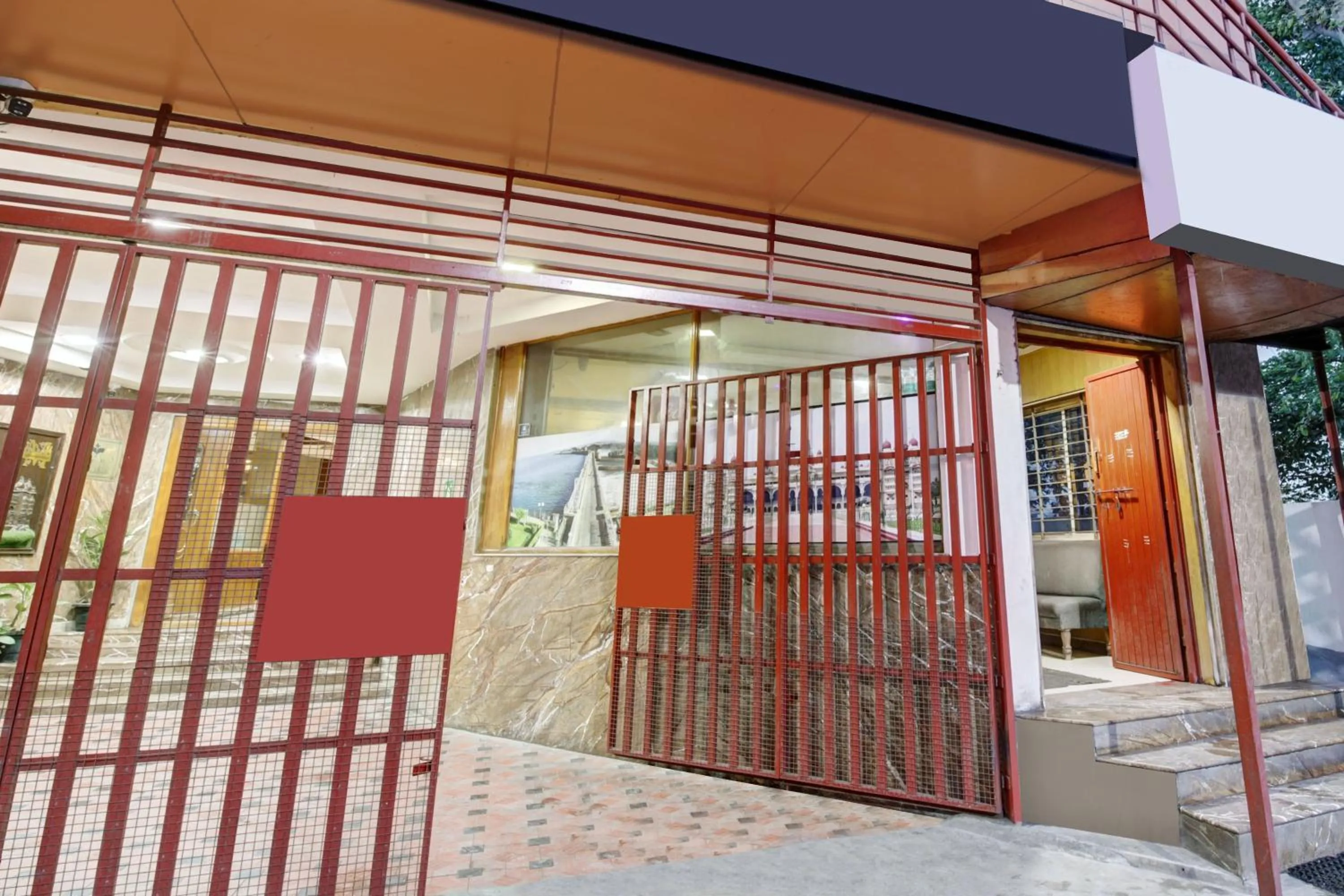 Facade/entrance in Super Townhouse Mysore City Centre Formerly Hotel Mahendra