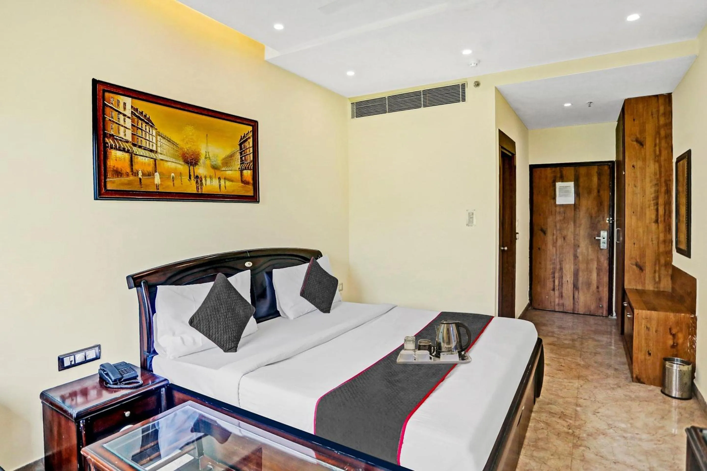Bedroom, Bed in Super Townhouse Prakash continental Near Netaji Subhash Place Metro Station