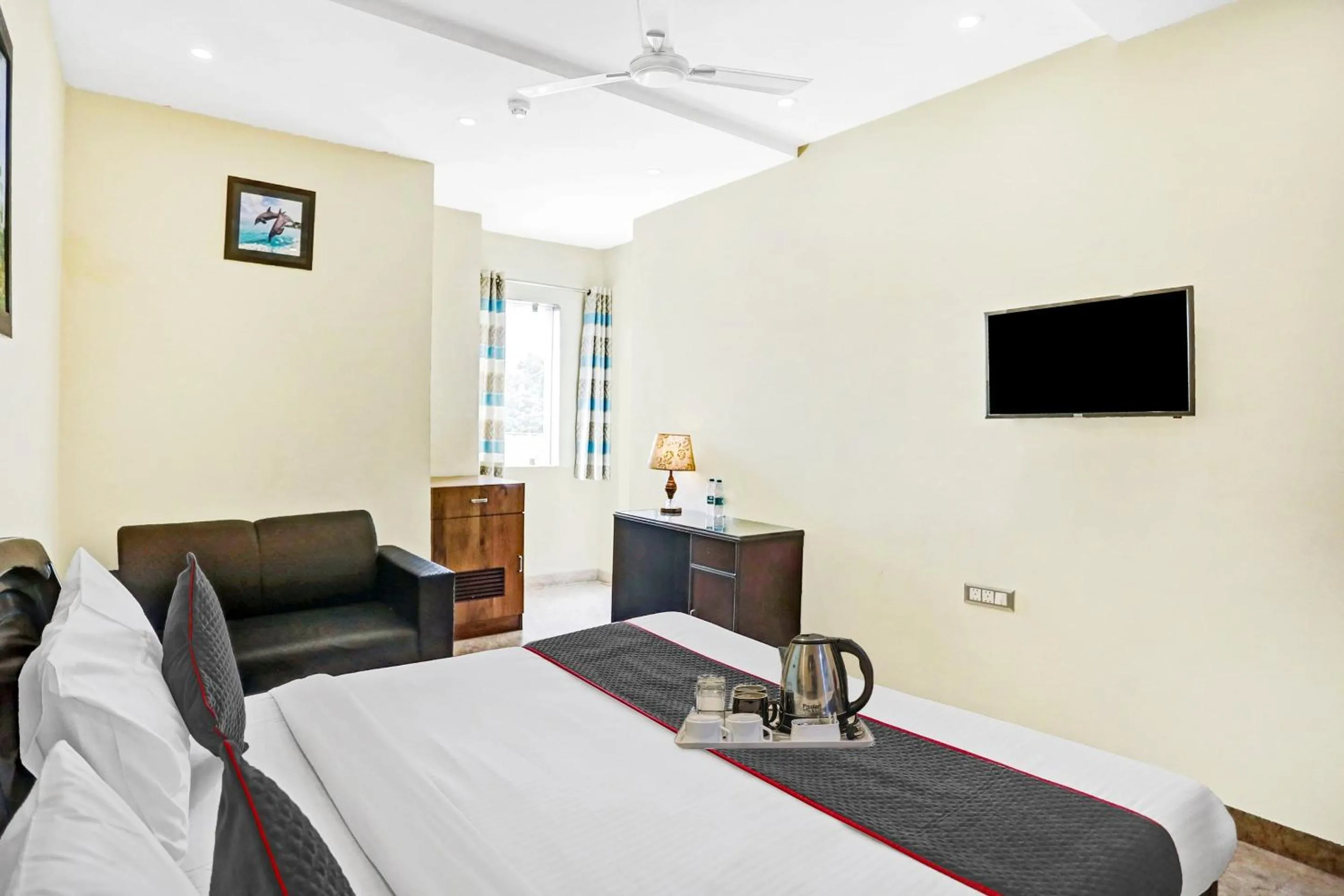 Bedroom, Bed in Super Townhouse Prakash continental Near Netaji Subhash Place Metro Station