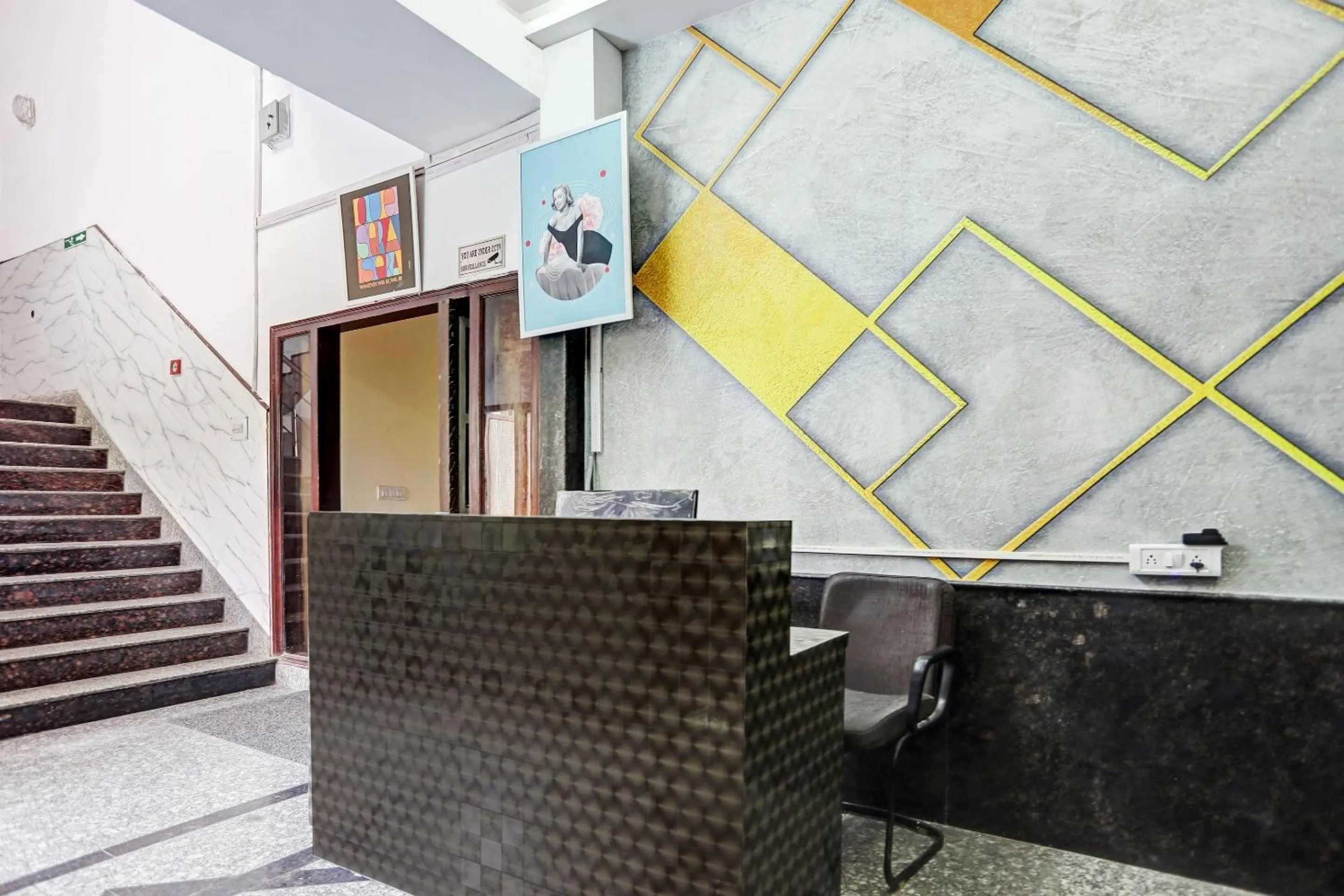 Lobby or reception in Super Townhouse Prakash continental Near Netaji Subhash Place Metro Station