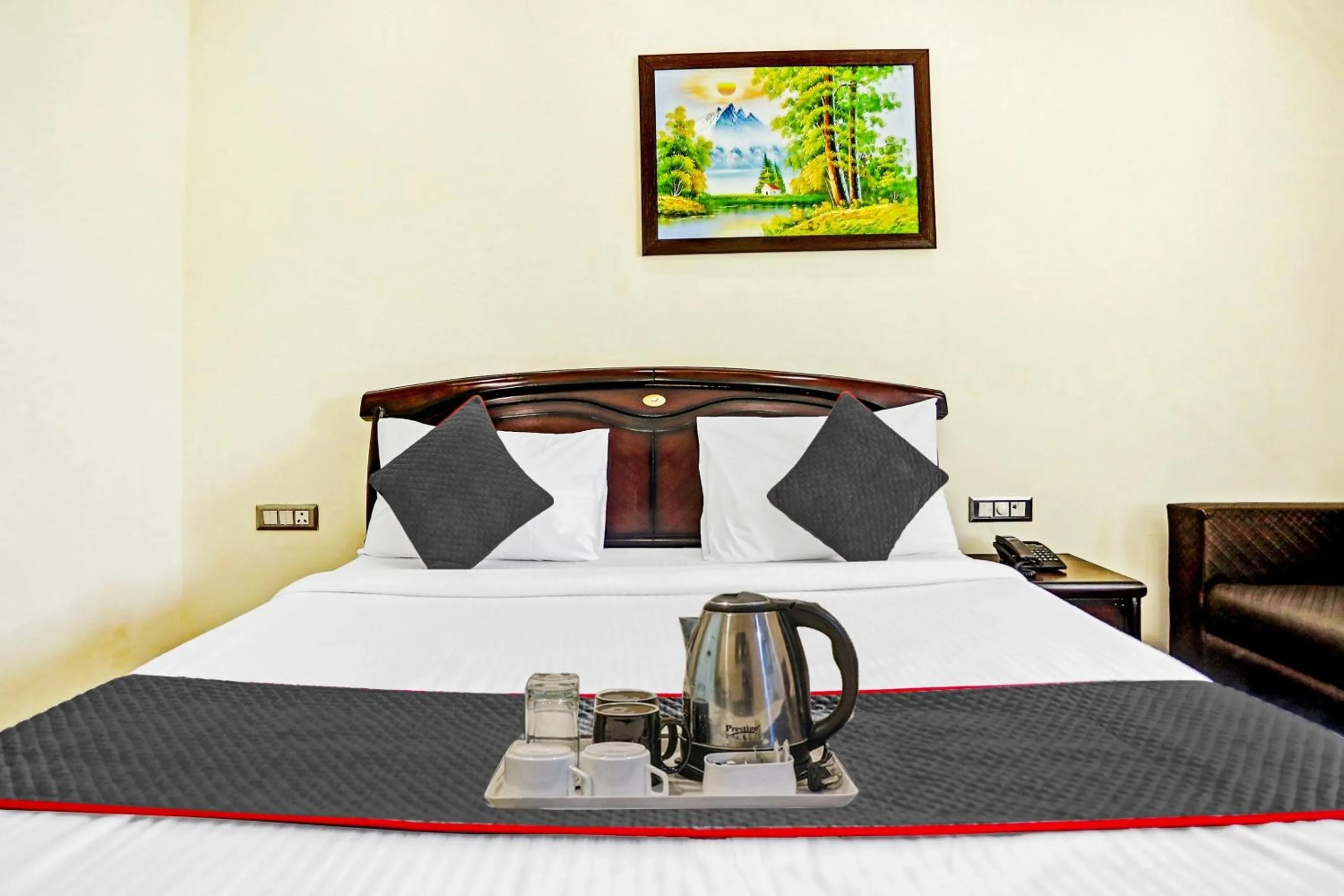 Bedroom, Bed in Super Townhouse Prakash continental Near Netaji Subhash Place Metro Station