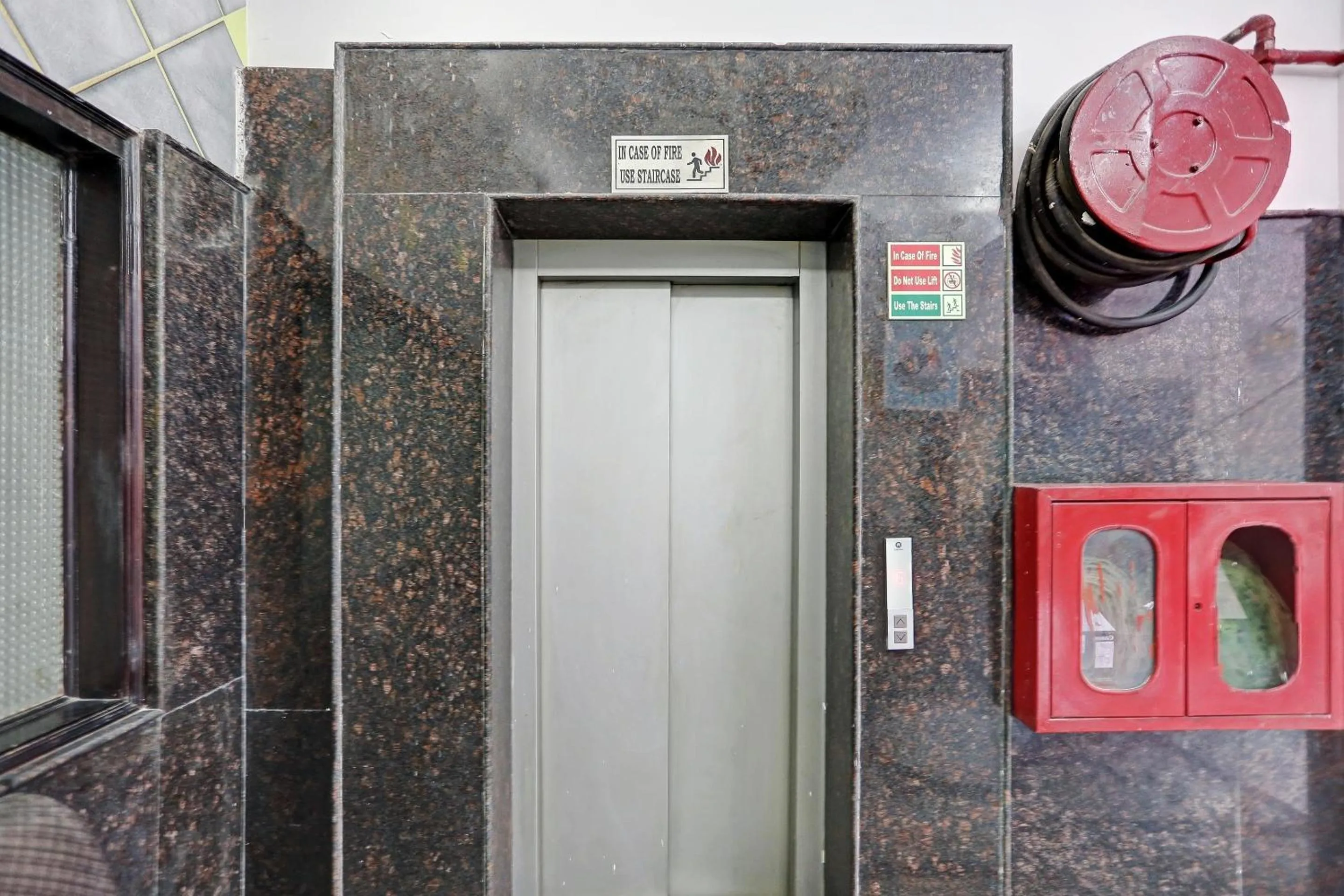 Lobby or reception in Super Townhouse Prakash continental Near Netaji Subhash Place Metro Station