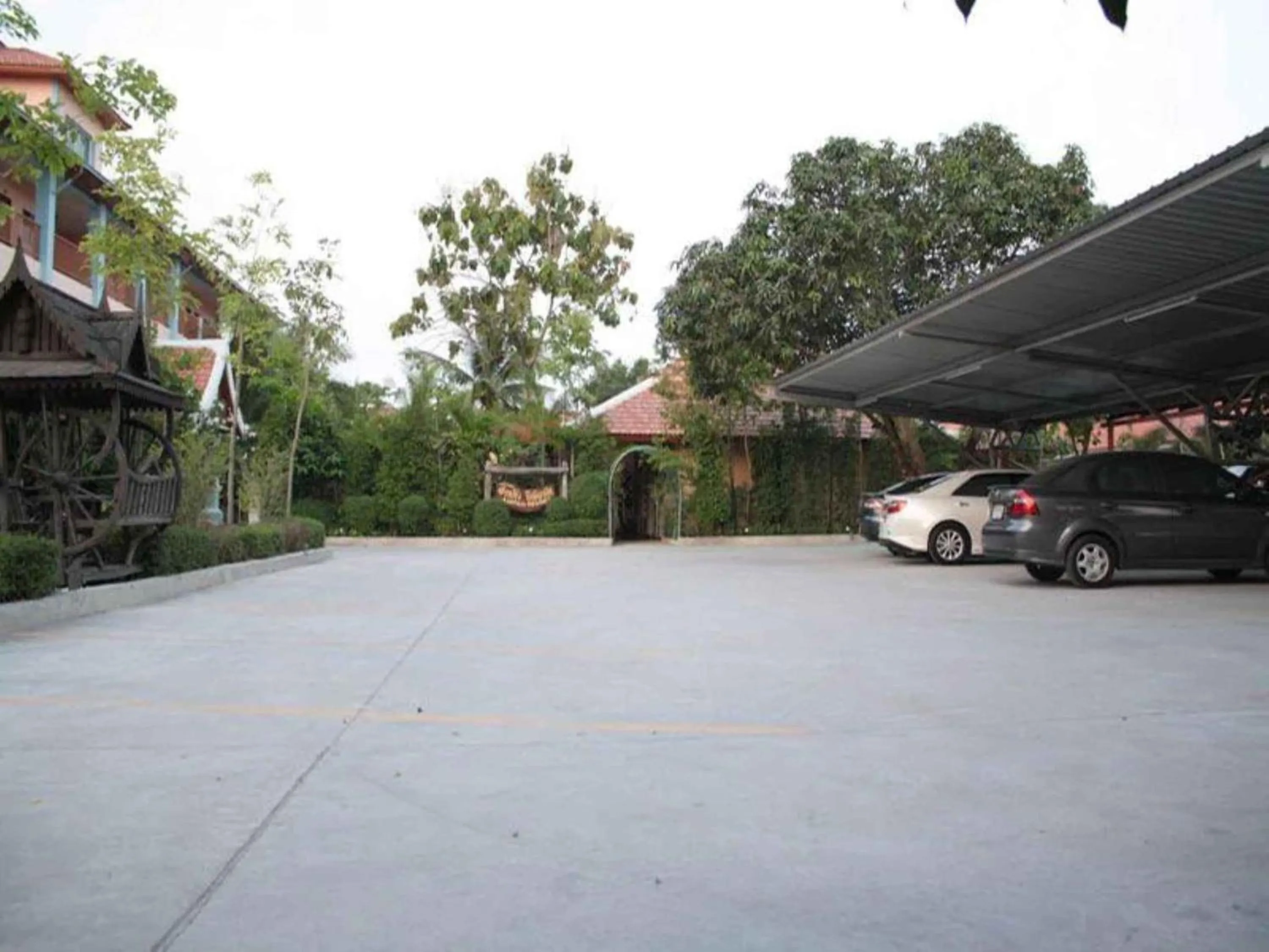 Parking in Ampan Resort & Apartment