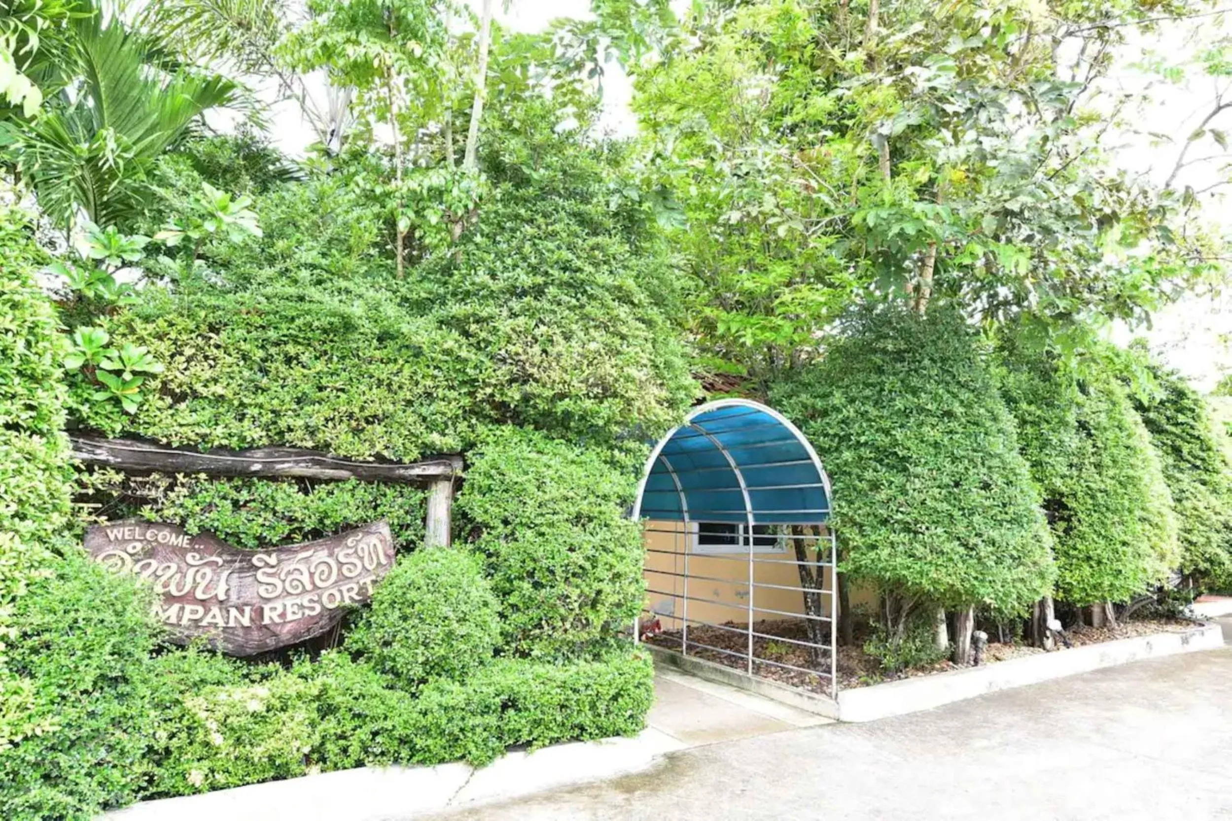 Property building in Ampan Resort & Apartment