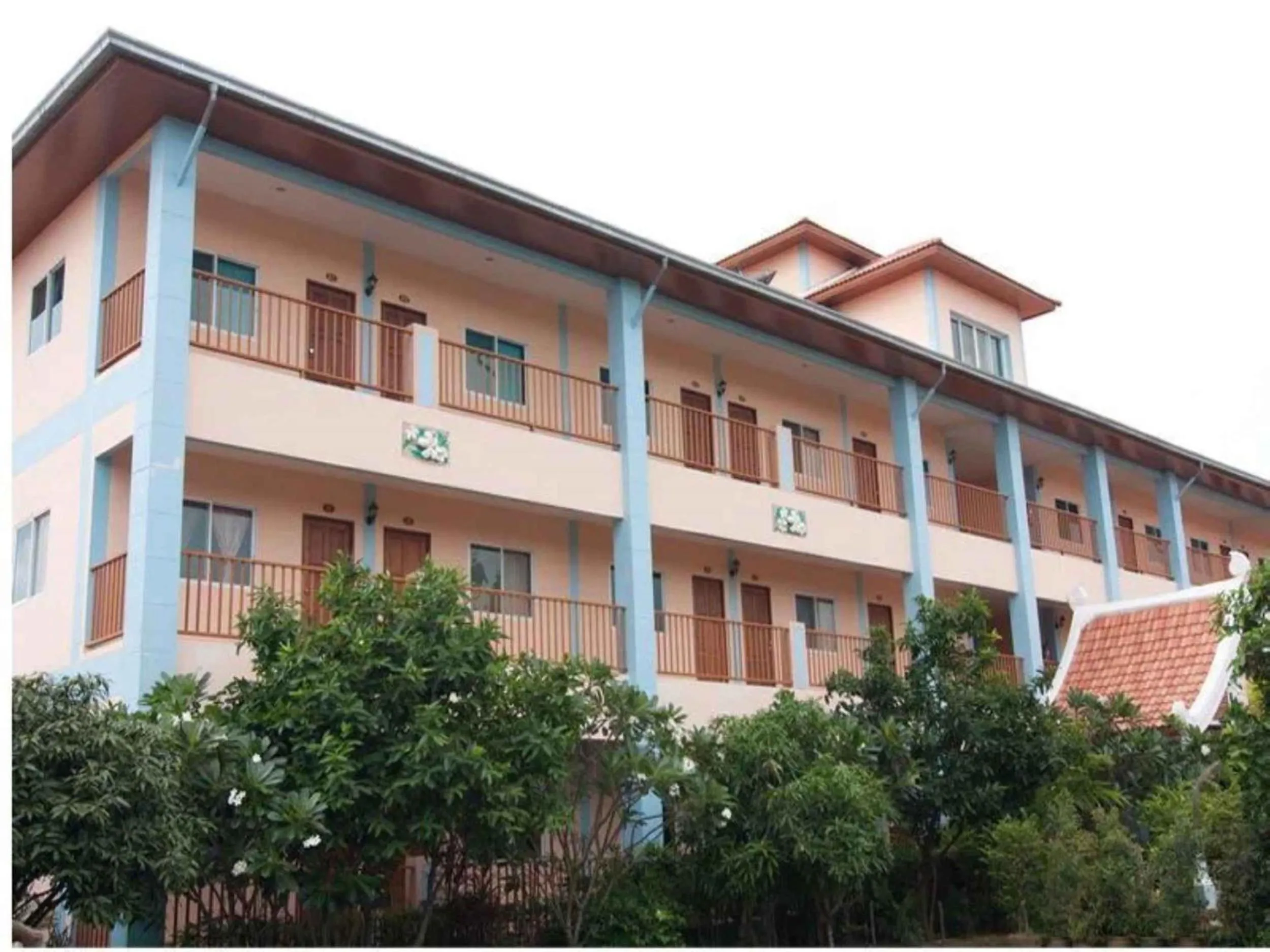 Property building in Ampan Resort & Apartment