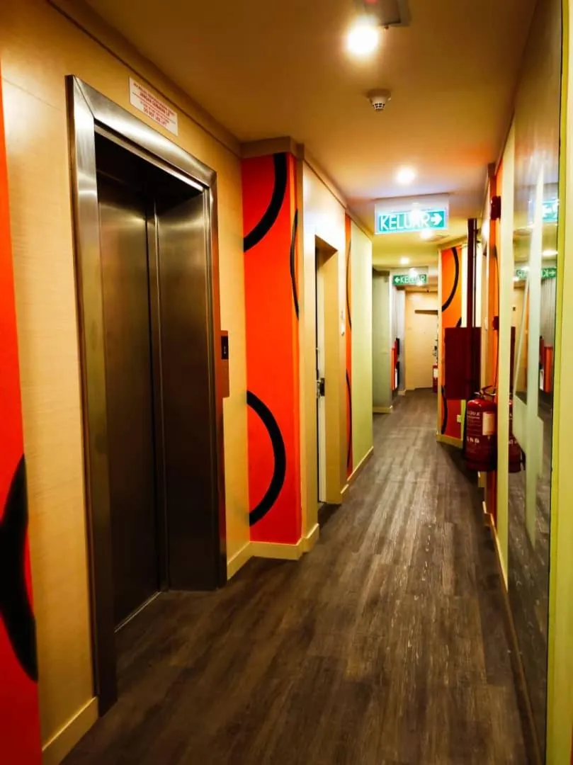 elevator in CAPITAL EXPRESS