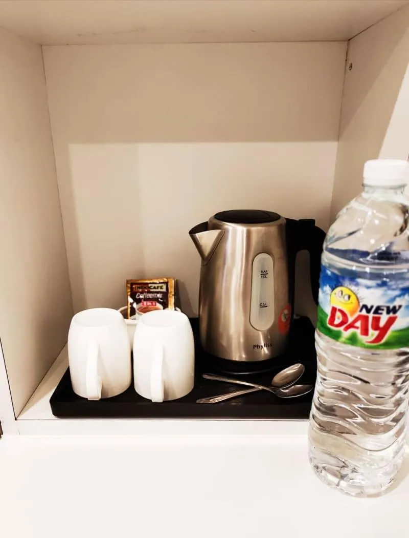 Coffee/tea facilities in CAPITAL EXPRESS